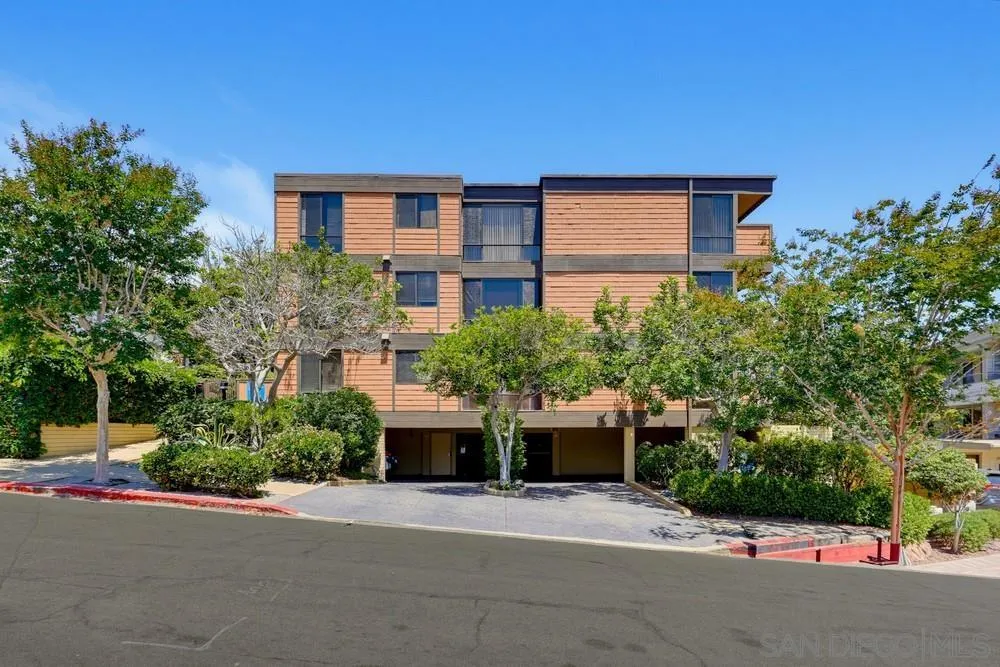 https://cdn.realtyfeed.com/cdn/127/260019042/07278706a66d097a5d5f5b6d773879e6.webp