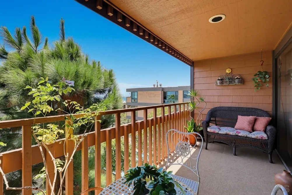 https://cdn.realtyfeed.com/cdn/127/260019042/1407636d2ad6fc3a40f54c6237df4f11.webp