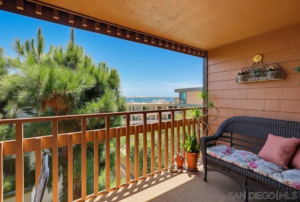 https://cdn.realtyfeed.com/cdn/127/260019042/7a9e0a5c904e4fe7944f313fcac481f2.webp