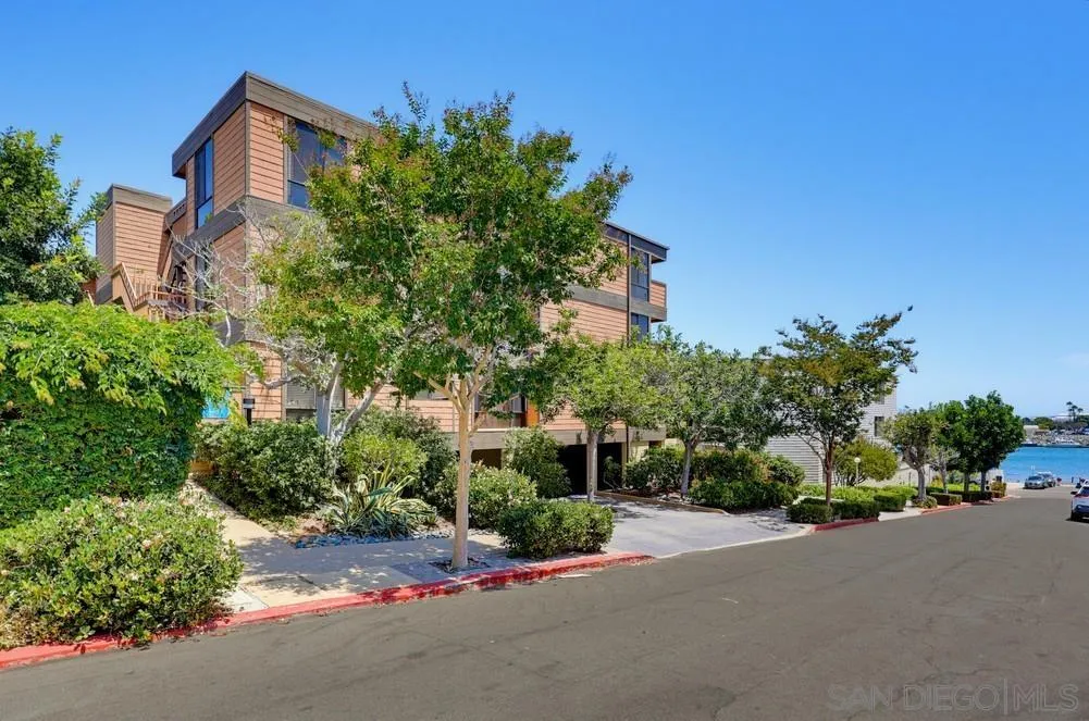 https://cdn.realtyfeed.com/cdn/127/260019042/a189c45e1b9ee57cd369c52126eefbe9.webp