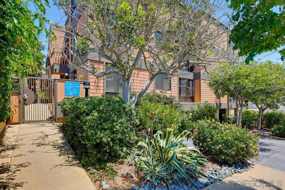 https://cdn.realtyfeed.com/cdn/127/260019042/cf100e4c14cfa0ca0fb6d62279e2d541.webp