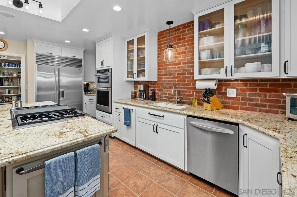 https://cdn.realtyfeed.com/cdn/127/260019050/067a70a2d60fca899896f70337608aa0.webp