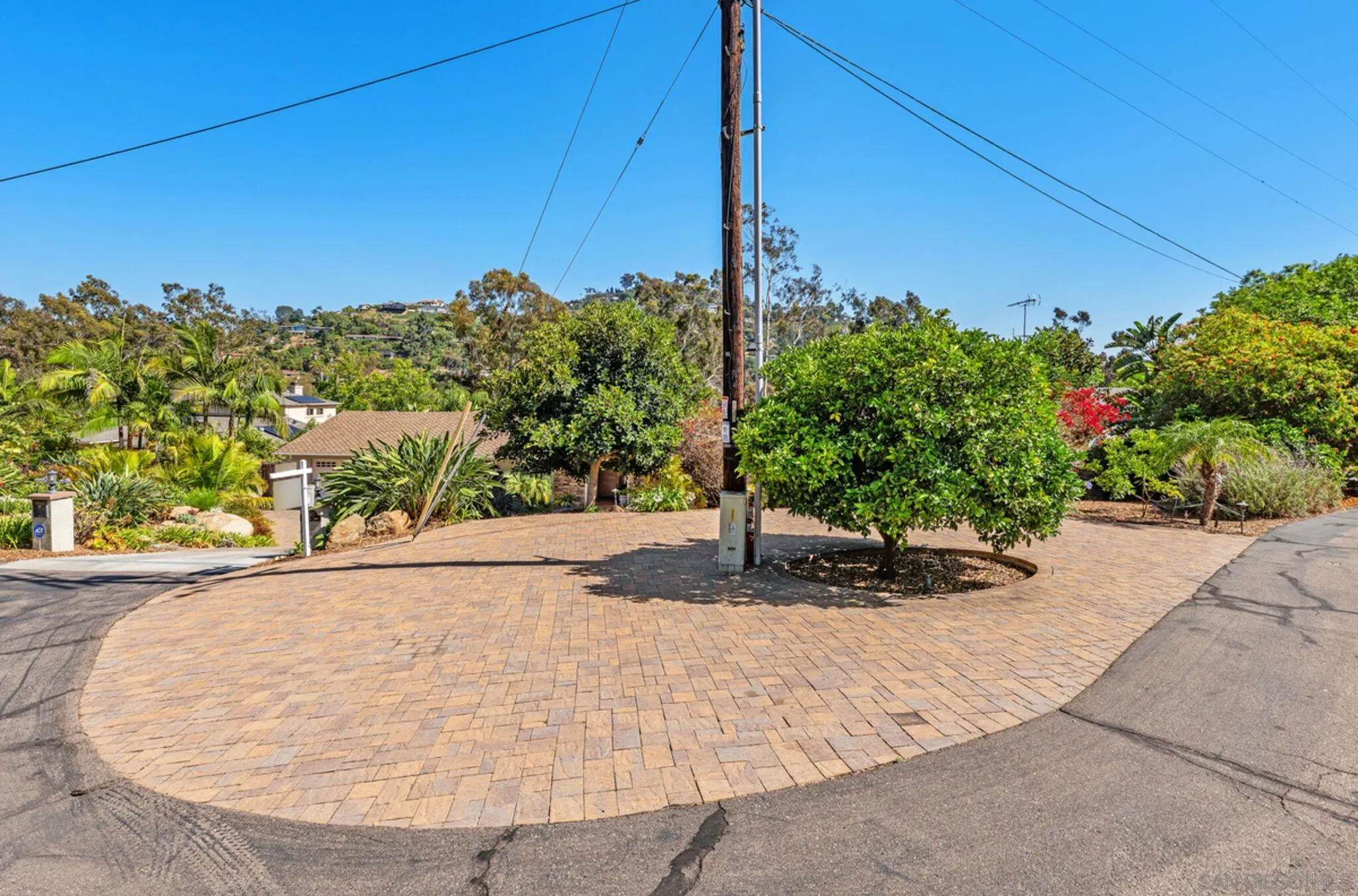 https://cdn.realtyfeed.com/cdn/127/260019050/d32dc6e80134a890272dccbffae9e06d.webp
