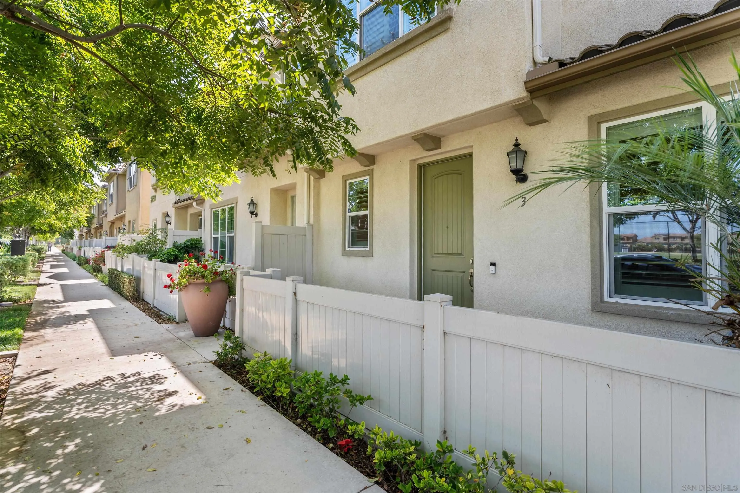 Photo #2: 260019057 Listing: Photo #2