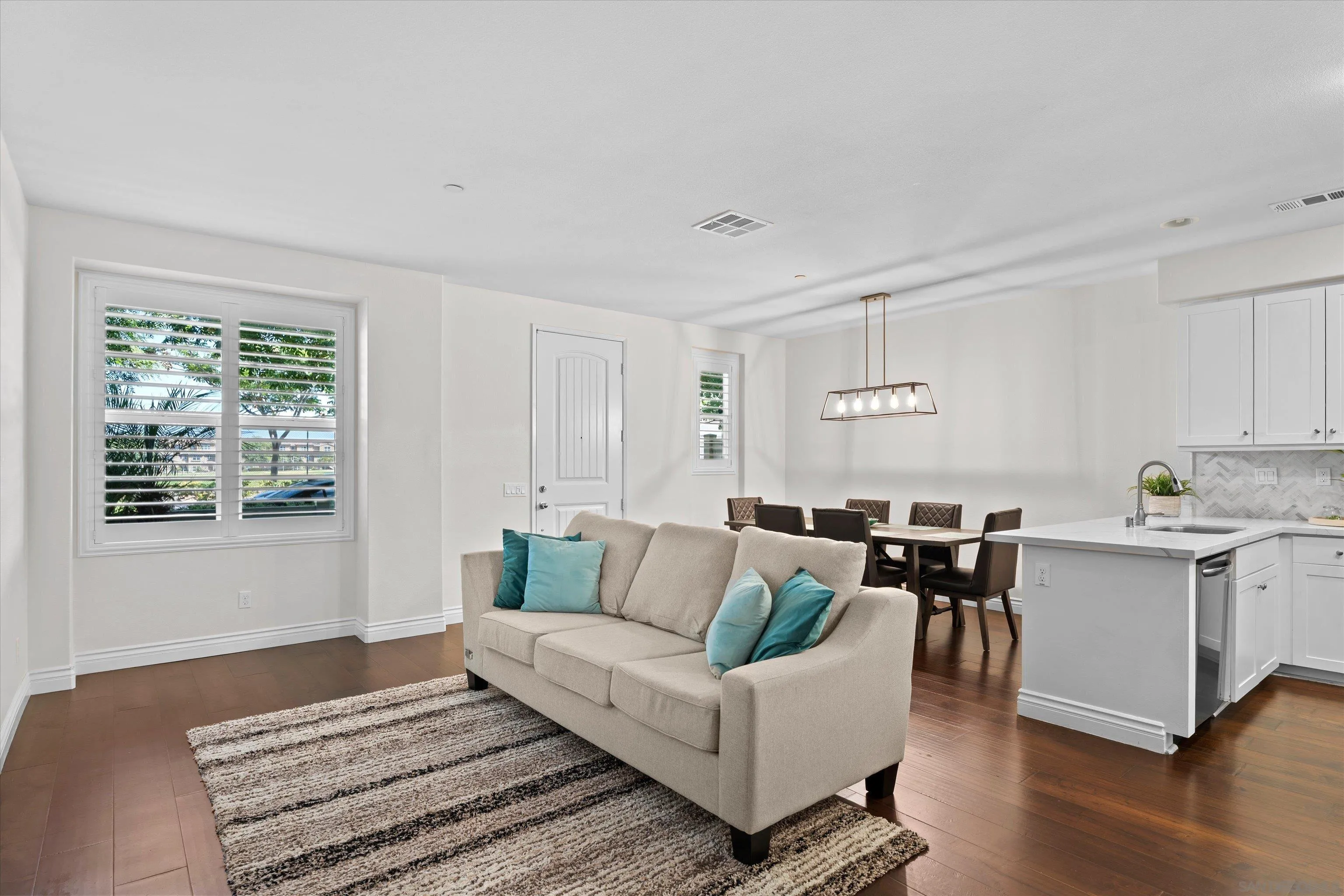 Photo #5: 260019057 Listing: Photo #5