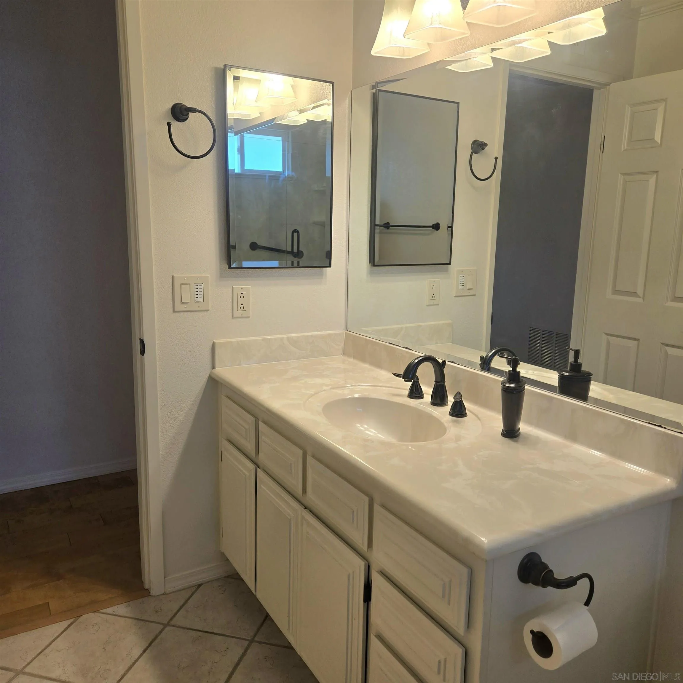https://cdn.realtyfeed.com/cdn/127/260019058/4d8511c20732af21366bcb2b31552bfb.webp