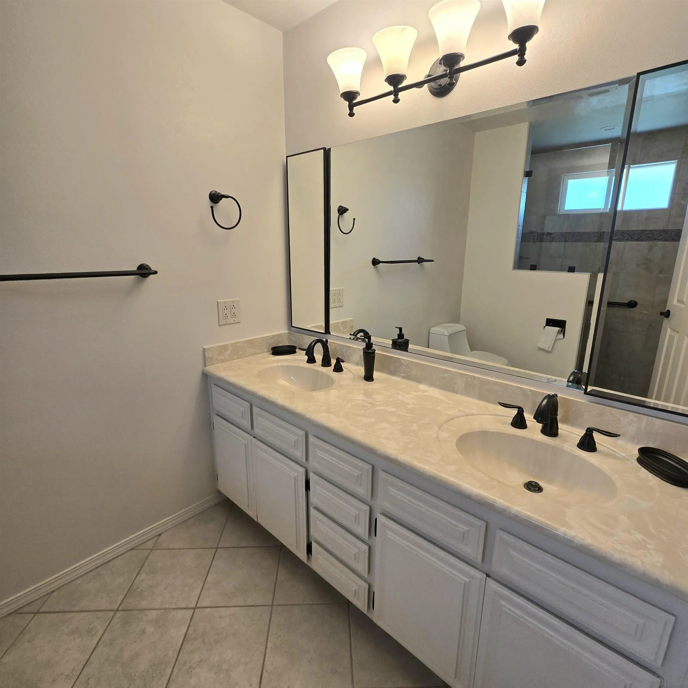 https://cdn.realtyfeed.com/cdn/127/260019058/56cdecb2ba80fecd7d3833323278efbe.webp
