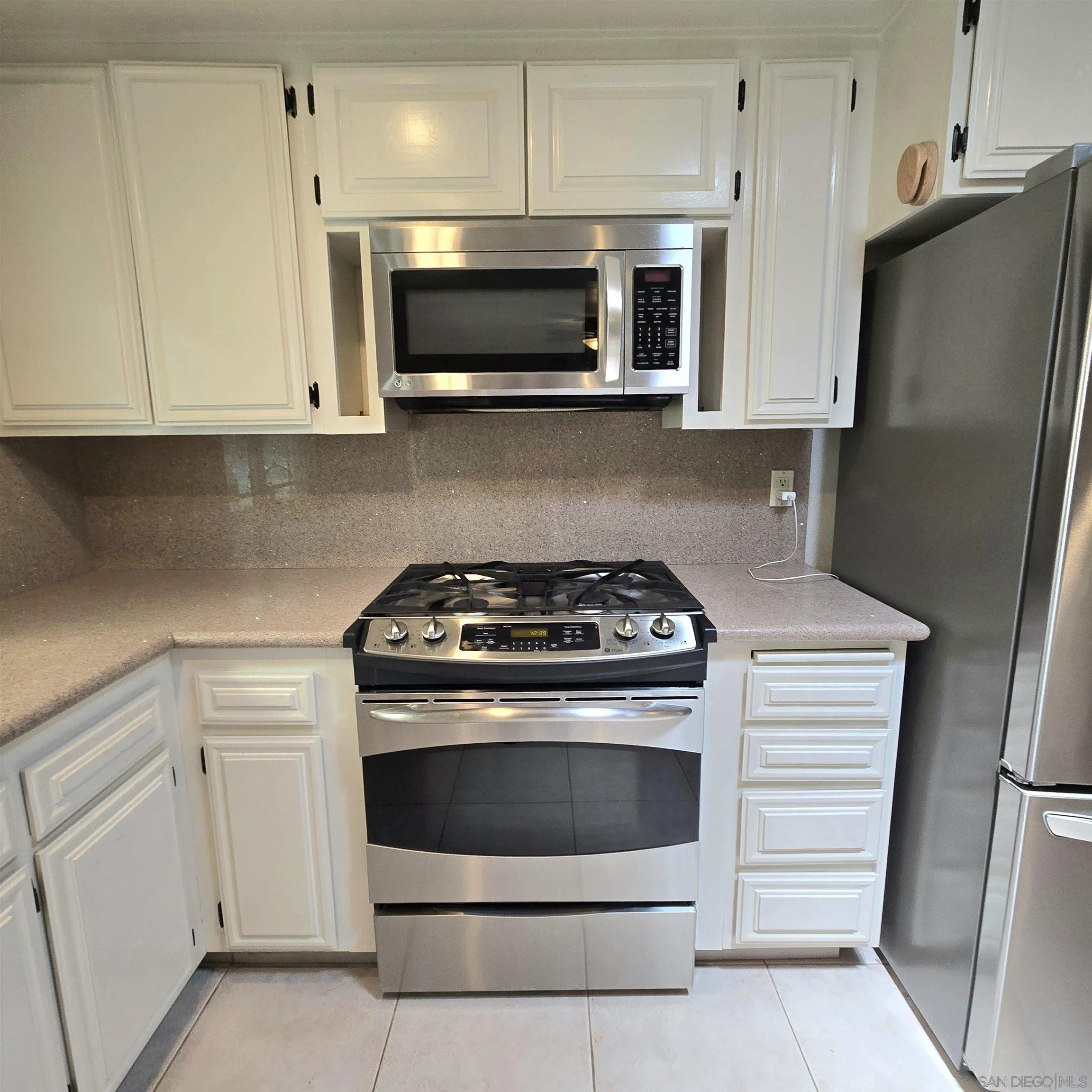 https://cdn.realtyfeed.com/cdn/127/260019058/869be6e30e04032c5fa51065ac35d480.webp