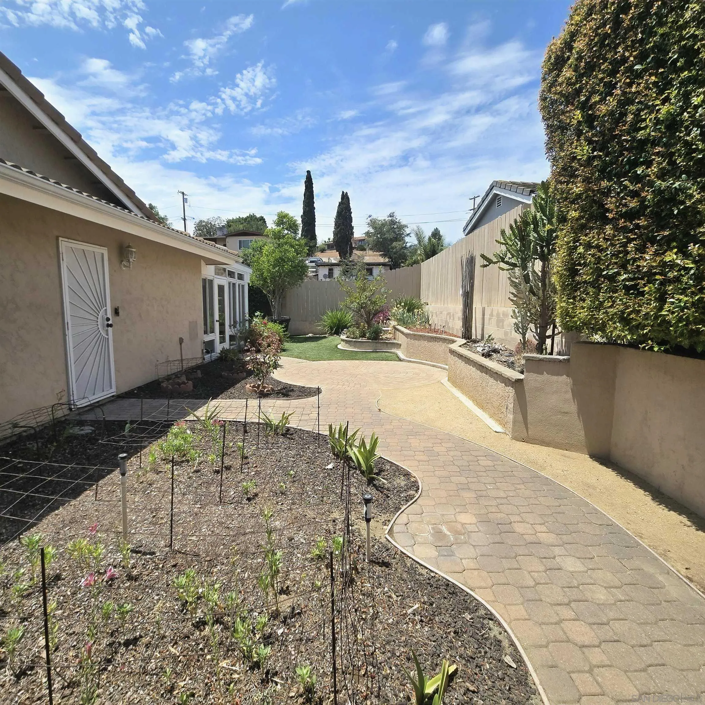 https://cdn.realtyfeed.com/cdn/127/260019058/991f1c00bf6e59aabfb8b13c1460ac92.webp