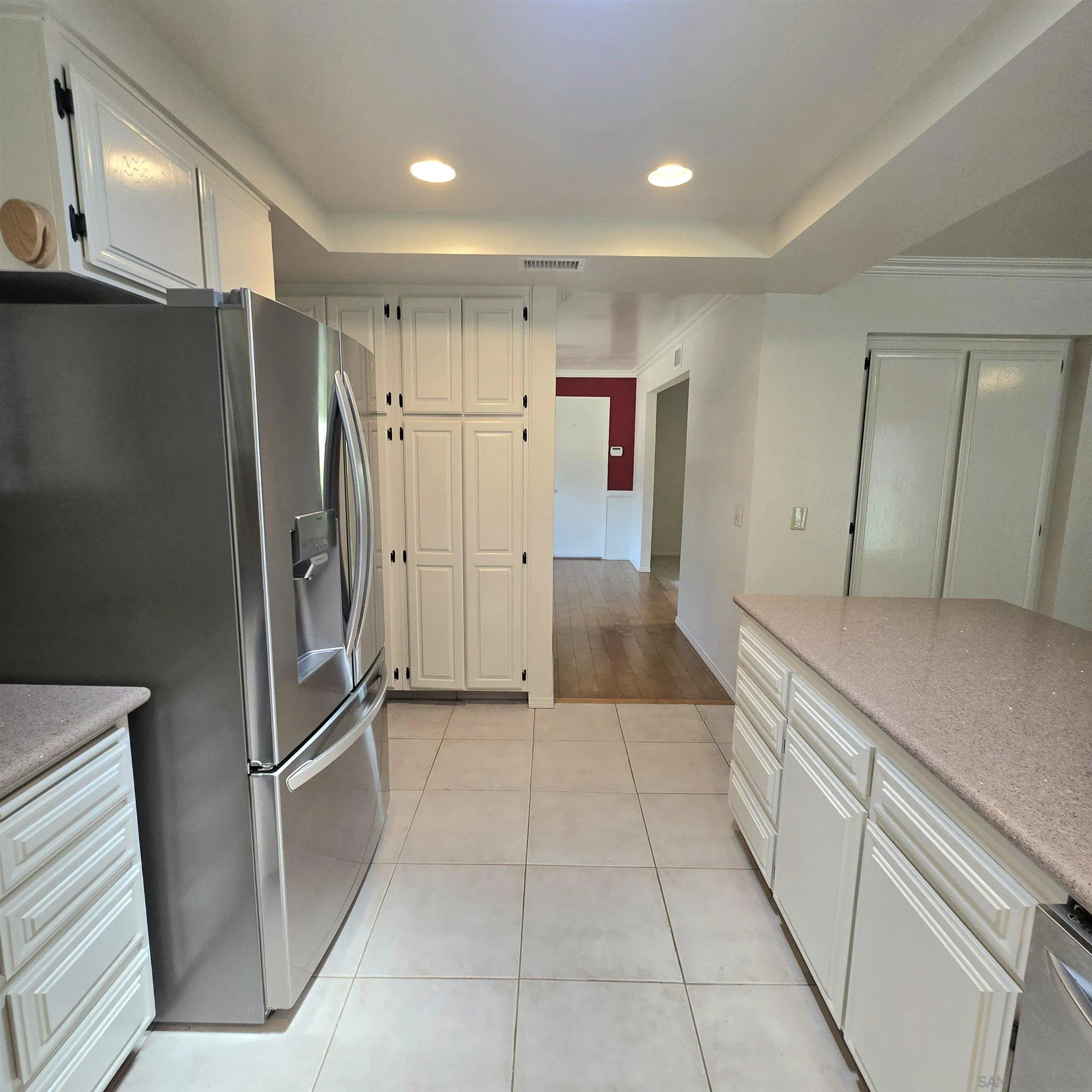 https://cdn.realtyfeed.com/cdn/127/260019058/abf1340838669181d2affd9b19a1862f.webp