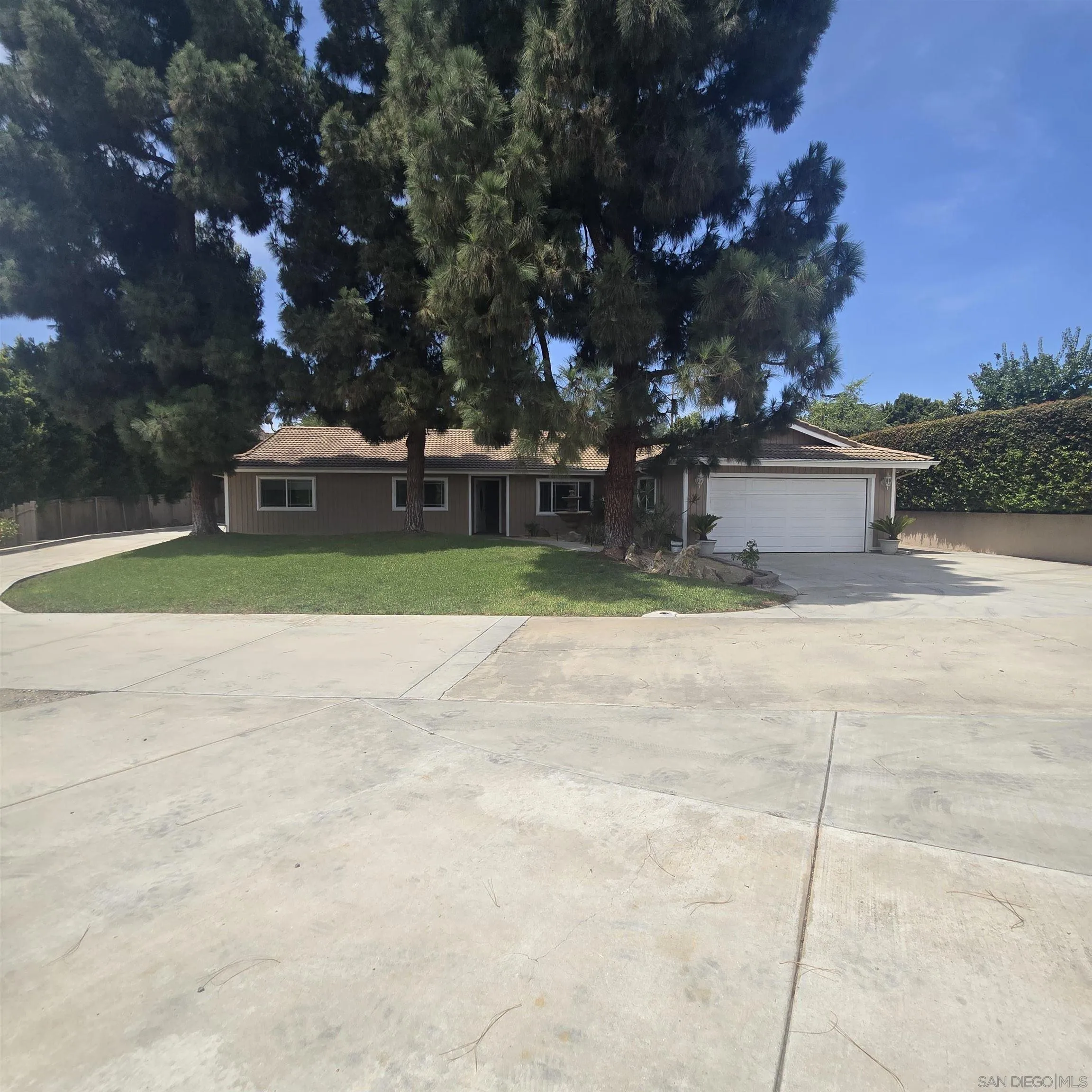 https://cdn.realtyfeed.com/cdn/127/260019058/d51e34590fcf74276532e148c4b335c3.webp