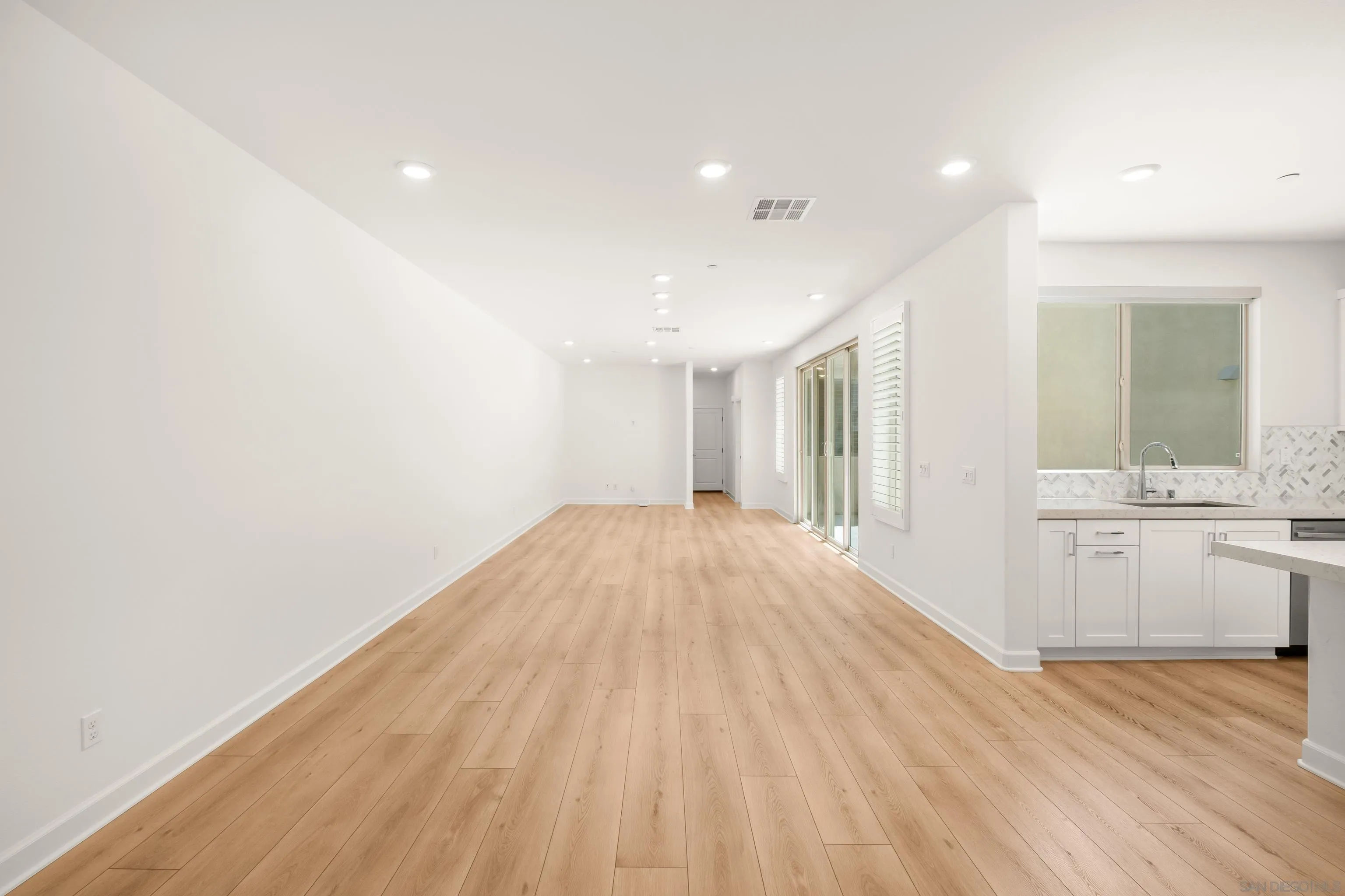 https://cdn.realtyfeed.com/cdn/127/260019065/1940c4b89ee700db331d0544a7ca36a2.webp