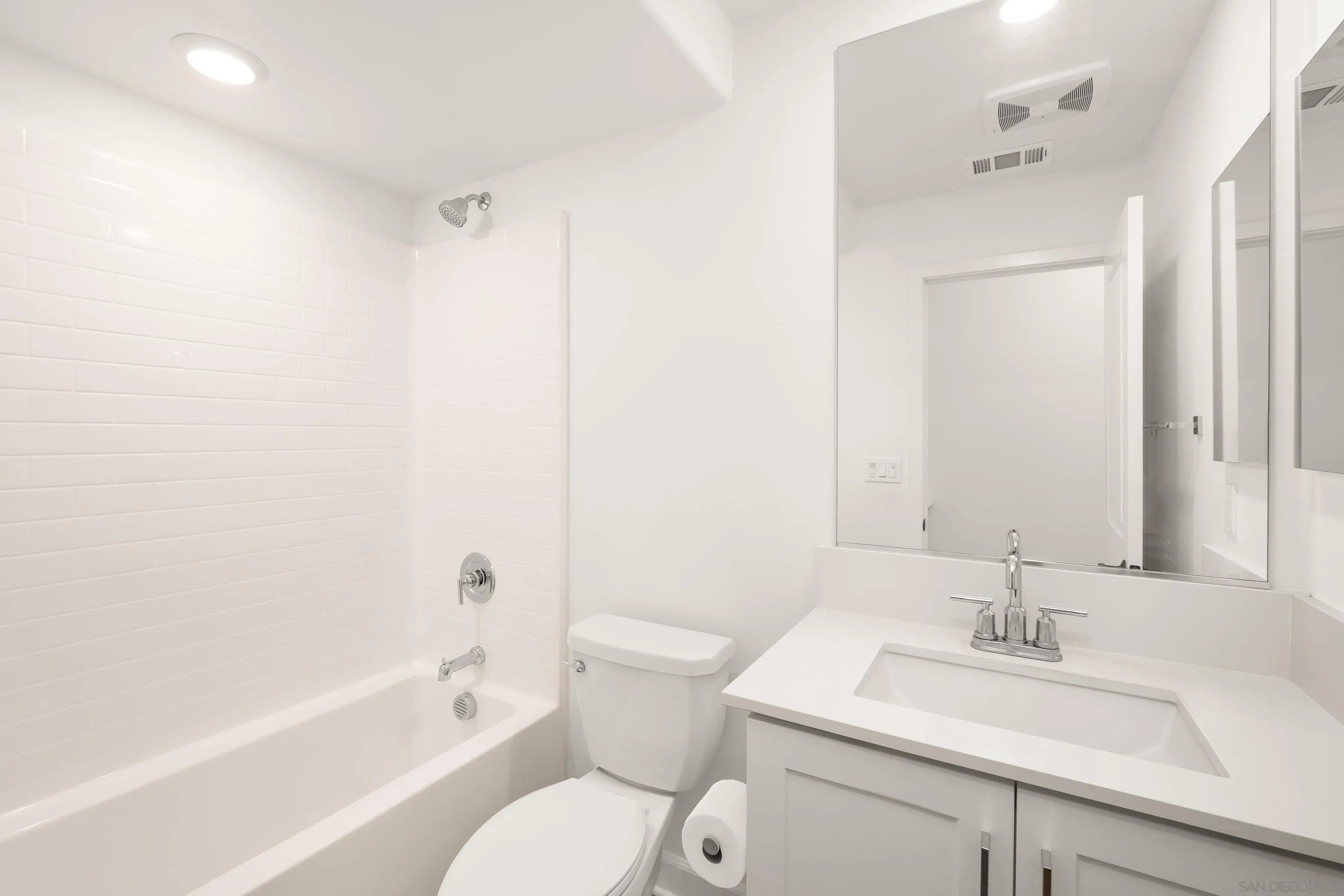 https://cdn.realtyfeed.com/cdn/127/260019065/290fee90474f2f3e9726f4b5dd612223.webp