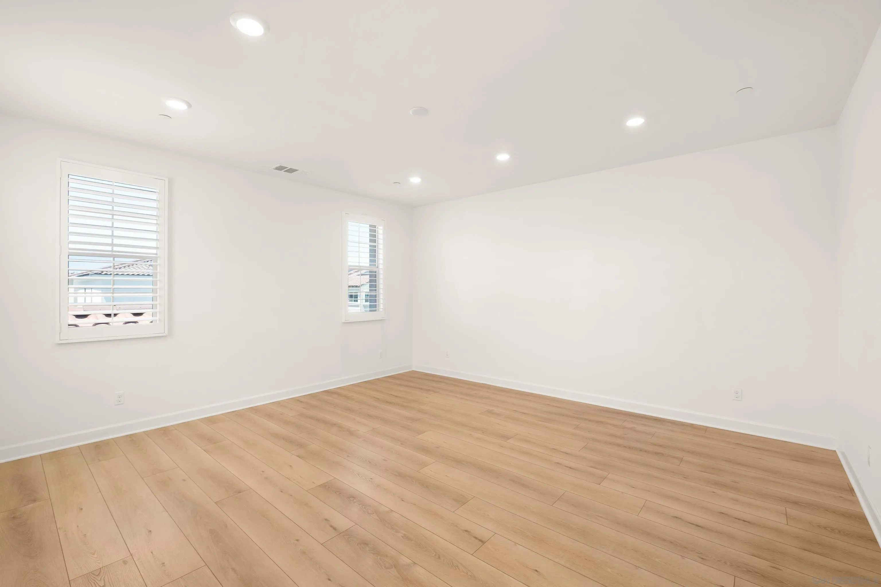 https://cdn.realtyfeed.com/cdn/127/260019065/8e32c8f142c95317d3a123f1707a8c90.webp
