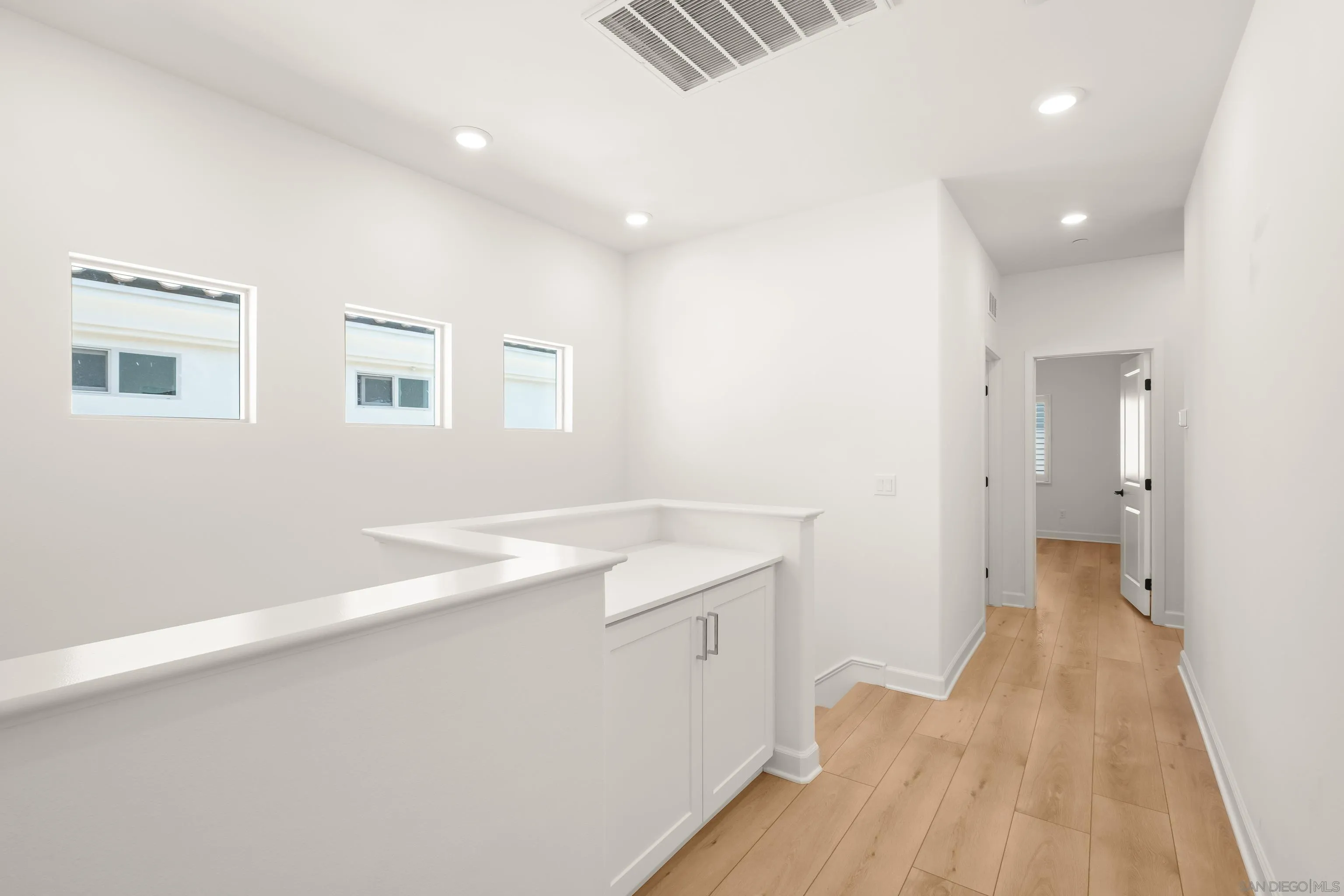 https://cdn.realtyfeed.com/cdn/127/260019065/94358f59eaea93e47627cafd565a4fbf.webp