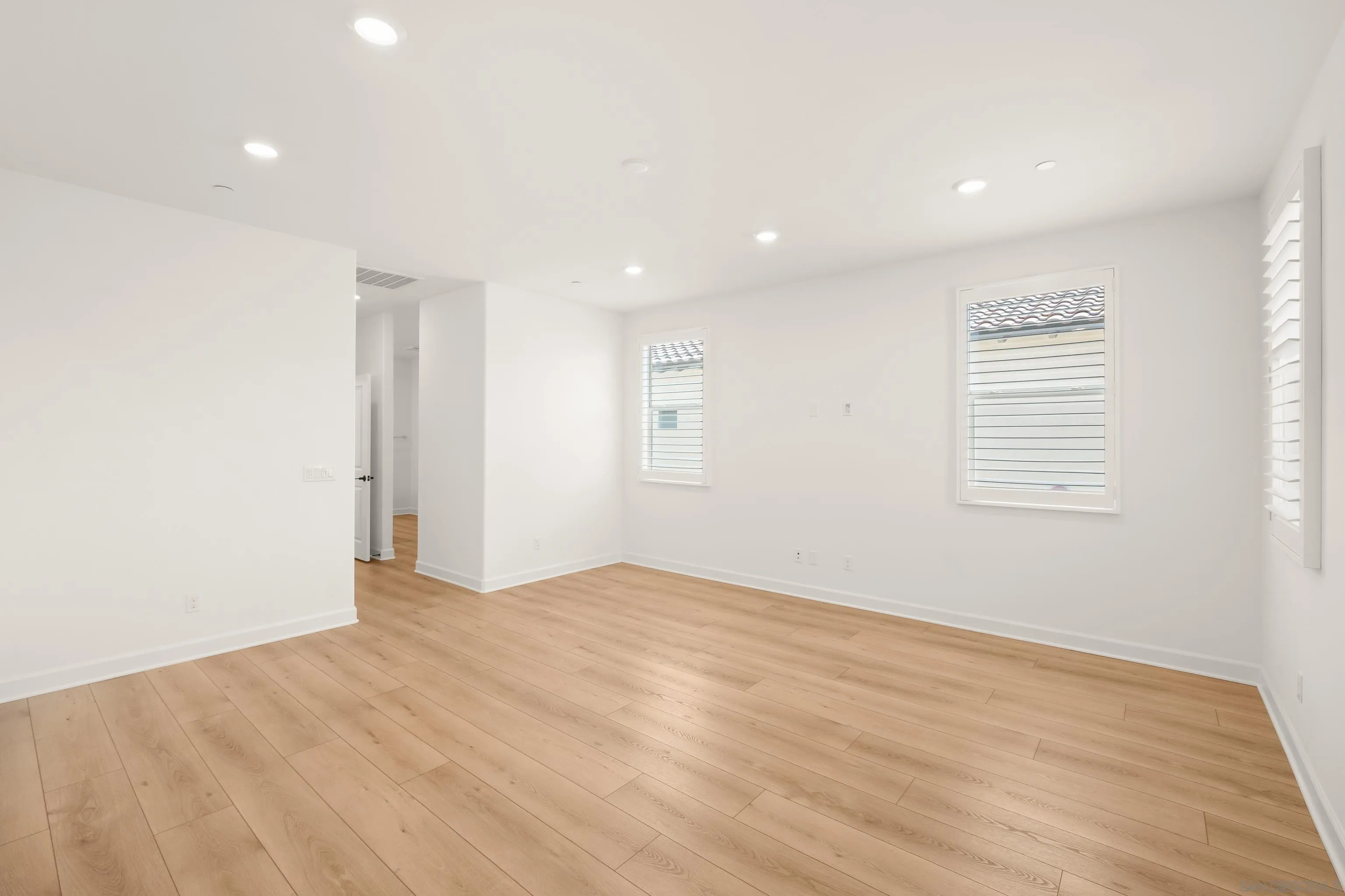 https://cdn.realtyfeed.com/cdn/127/260019065/c974cf632abe750538992492905916cf.webp