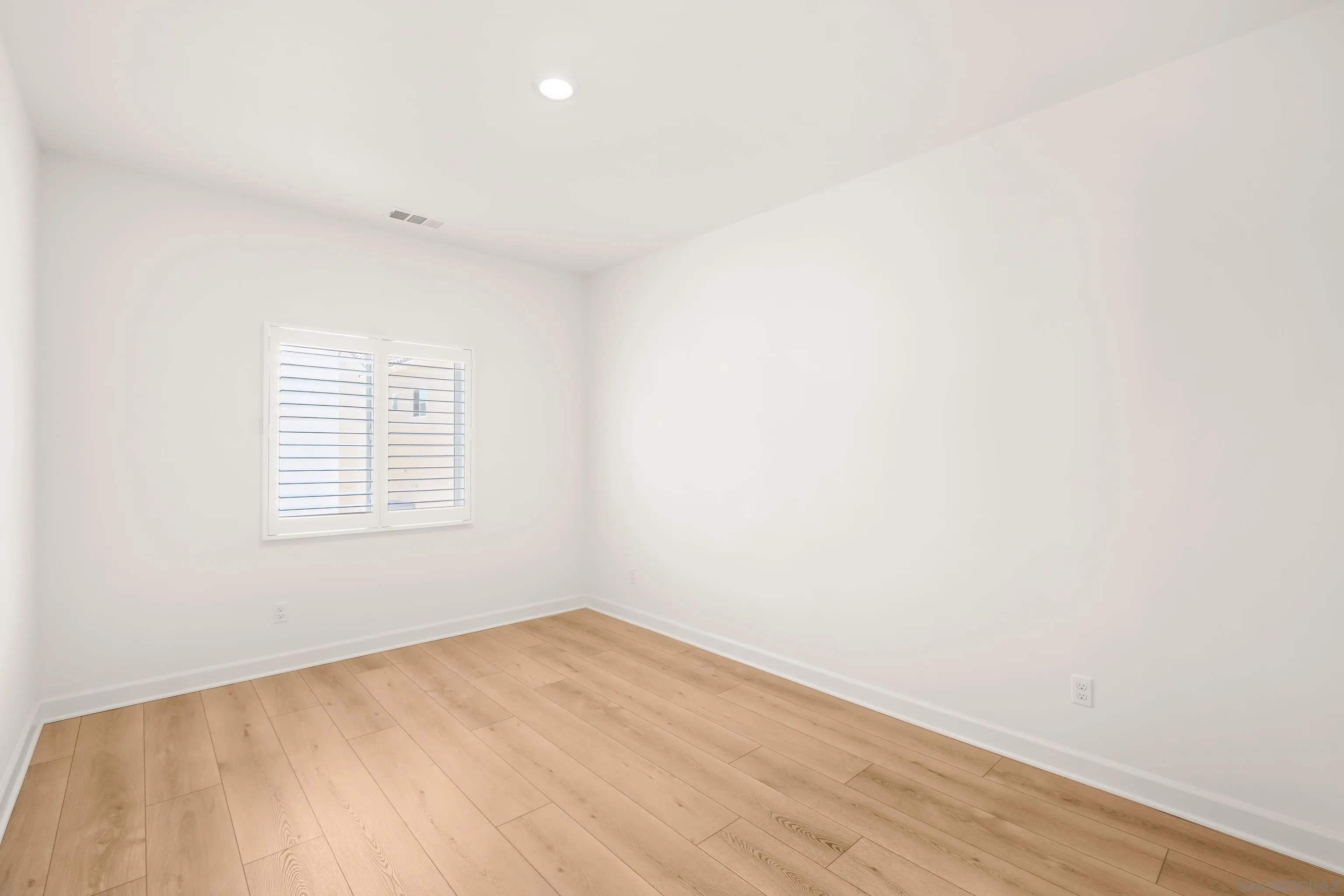 https://cdn.realtyfeed.com/cdn/127/260019065/d90cdf31b8f2662287ded7d51e6a09a3.webp
