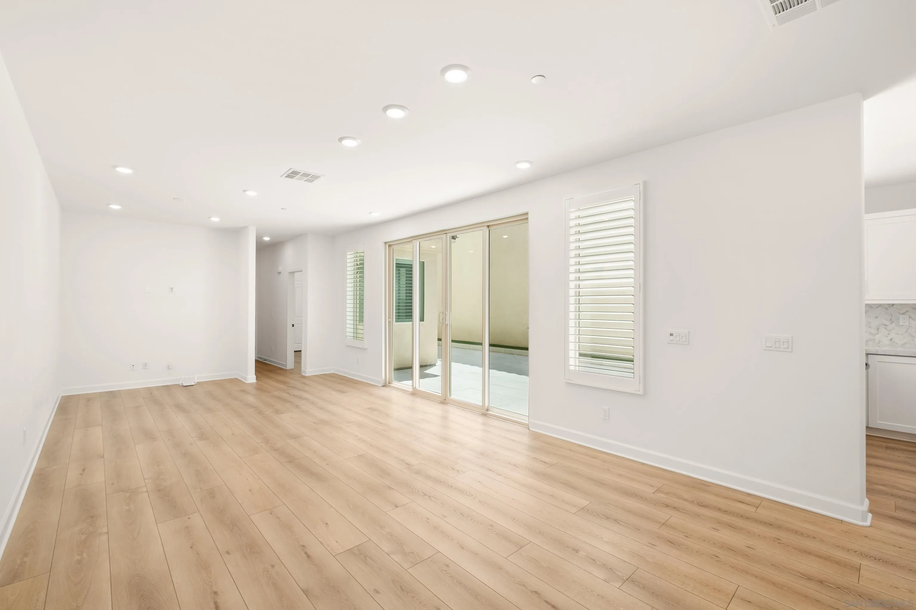 https://cdn.realtyfeed.com/cdn/127/260019065/dbaaba6607c18272db2a9b63335c3be9.webp
