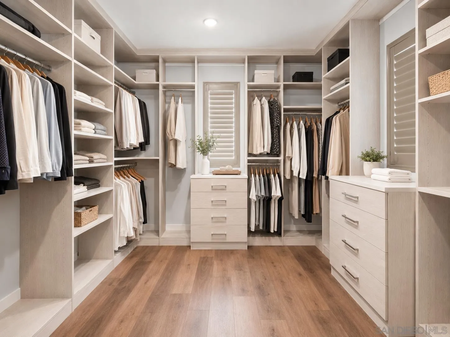 https://cdn.realtyfeed.com/cdn/127/260019072/c9bee8879b7bb7273d178f2f1a6e59f9.webp