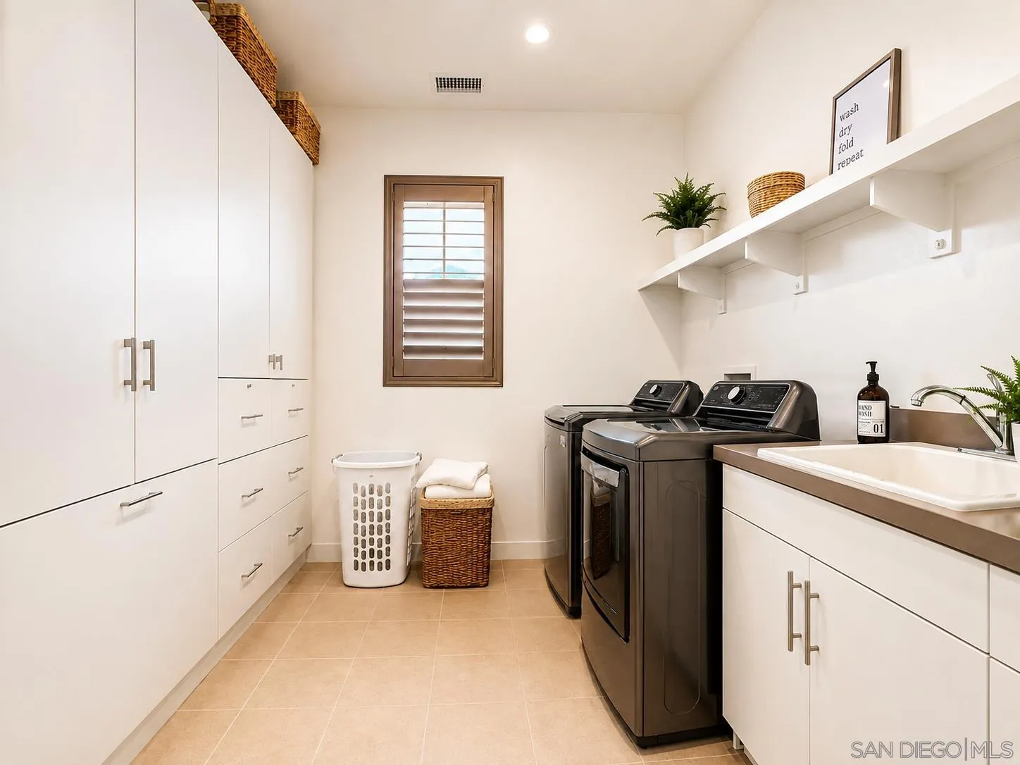 https://cdn.realtyfeed.com/cdn/127/260019072/ddfb4af0756b269e0a9db811416519ce.webp