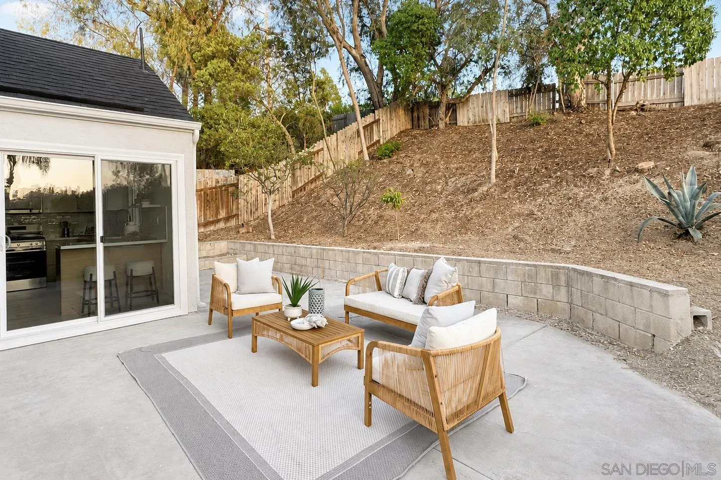 https://cdn.realtyfeed.com/cdn/127/260019076/ce484c15d4bdcfa0aca5e4ac6ab9a3e7.webp
