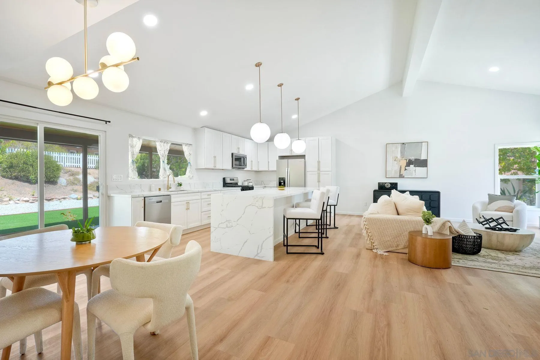 https://cdn.realtyfeed.com/cdn/127/260019079/dea2aa036e22198d719d8372e9da8fc4.webp
