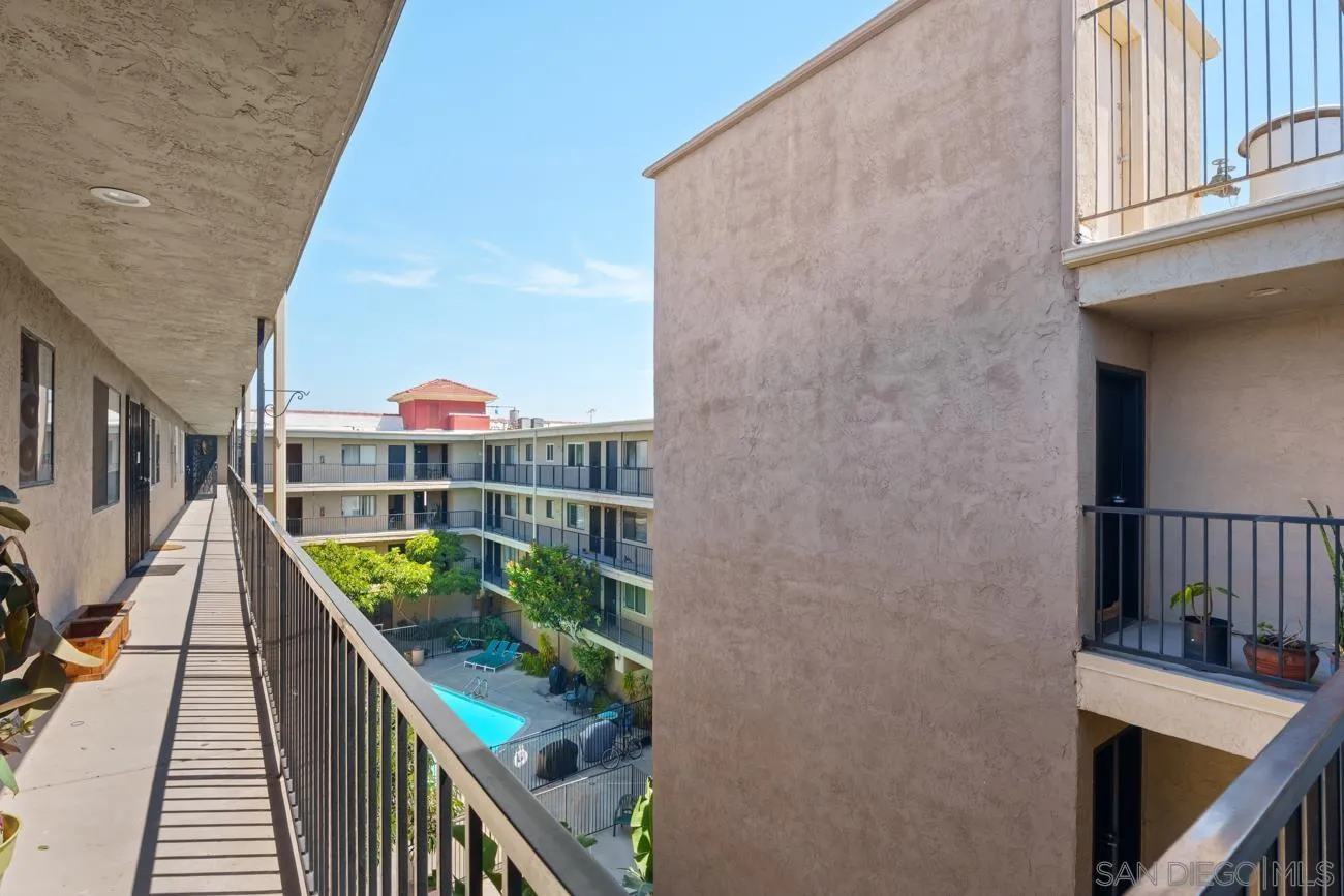 https://cdn.realtyfeed.com/cdn/127/260019084/1ee36ecbbe9448435a05bd7908d670ca.webp