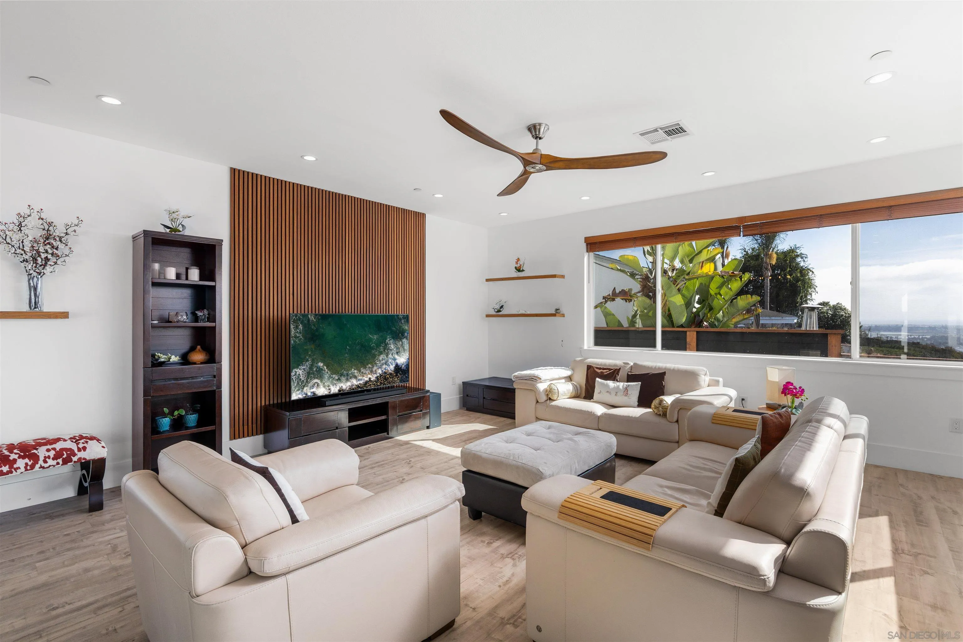 https://cdn.realtyfeed.com/cdn/127/260019091/09f299cdda9a70d6a3cc6ca066b0b3f7.webp