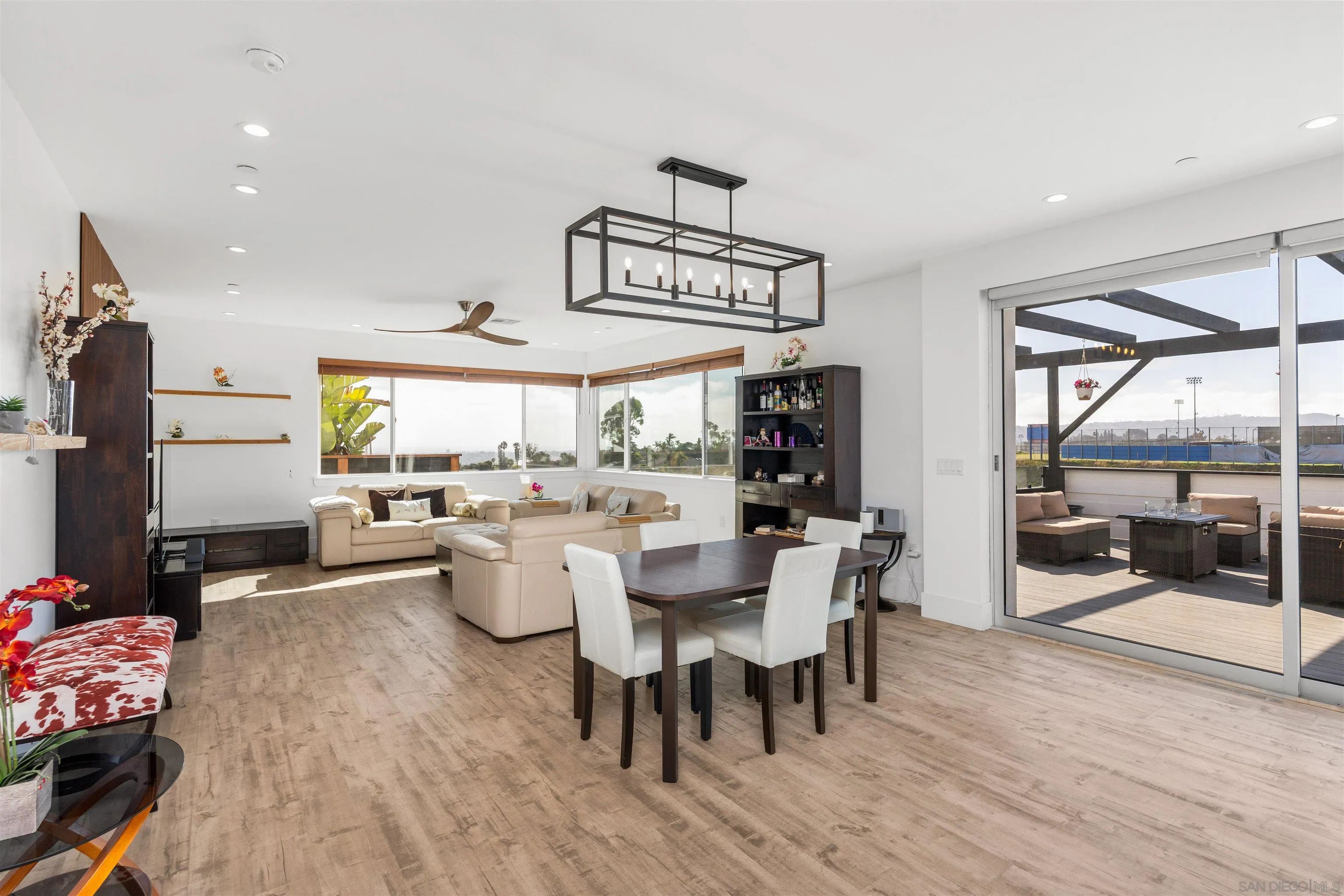 https://cdn.realtyfeed.com/cdn/127/260019091/53852e6092cbfd854eed45c11ae77272.webp
