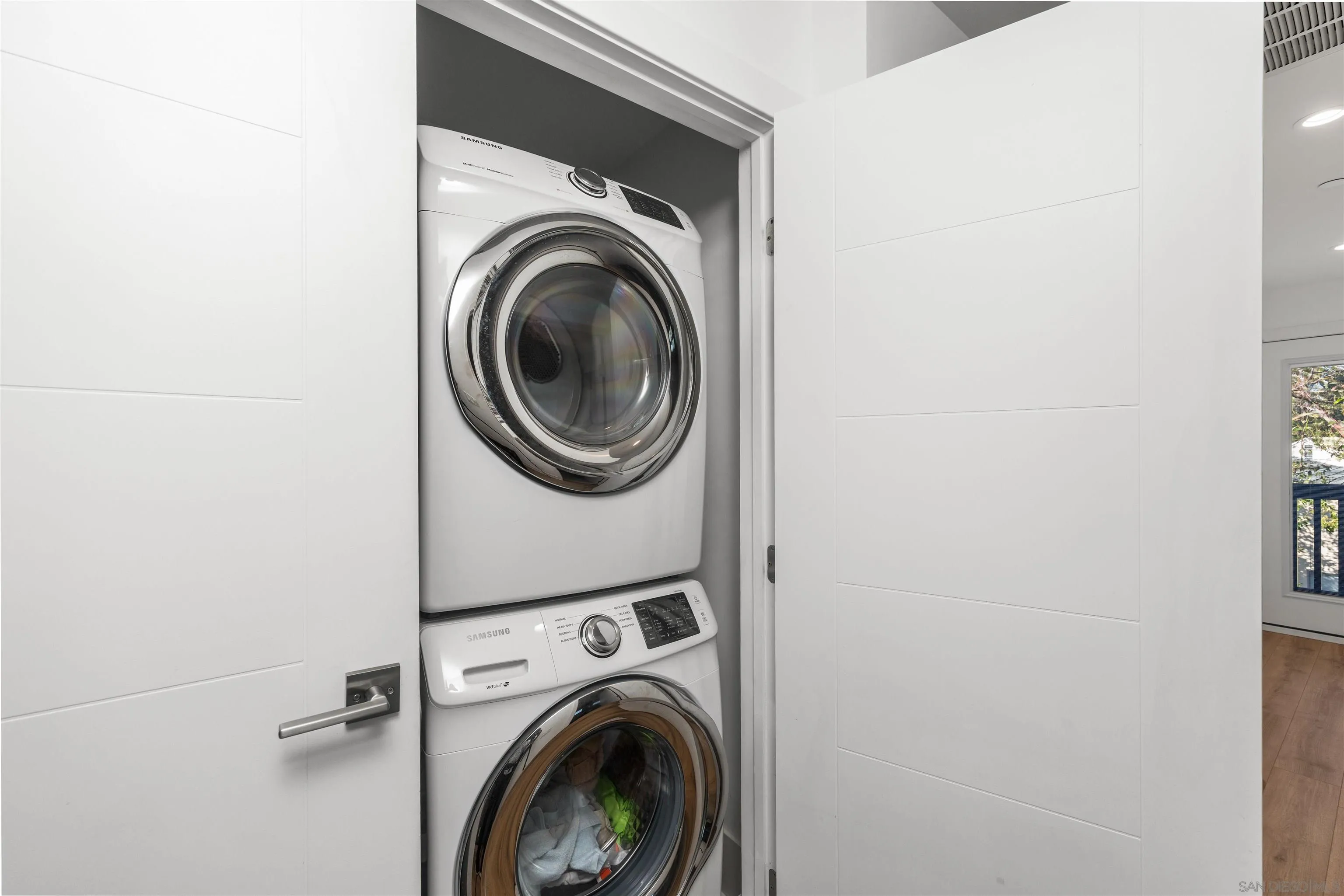 https://cdn.realtyfeed.com/cdn/127/260019091/624136655eb979bd02987c8ff09acac8.webp
