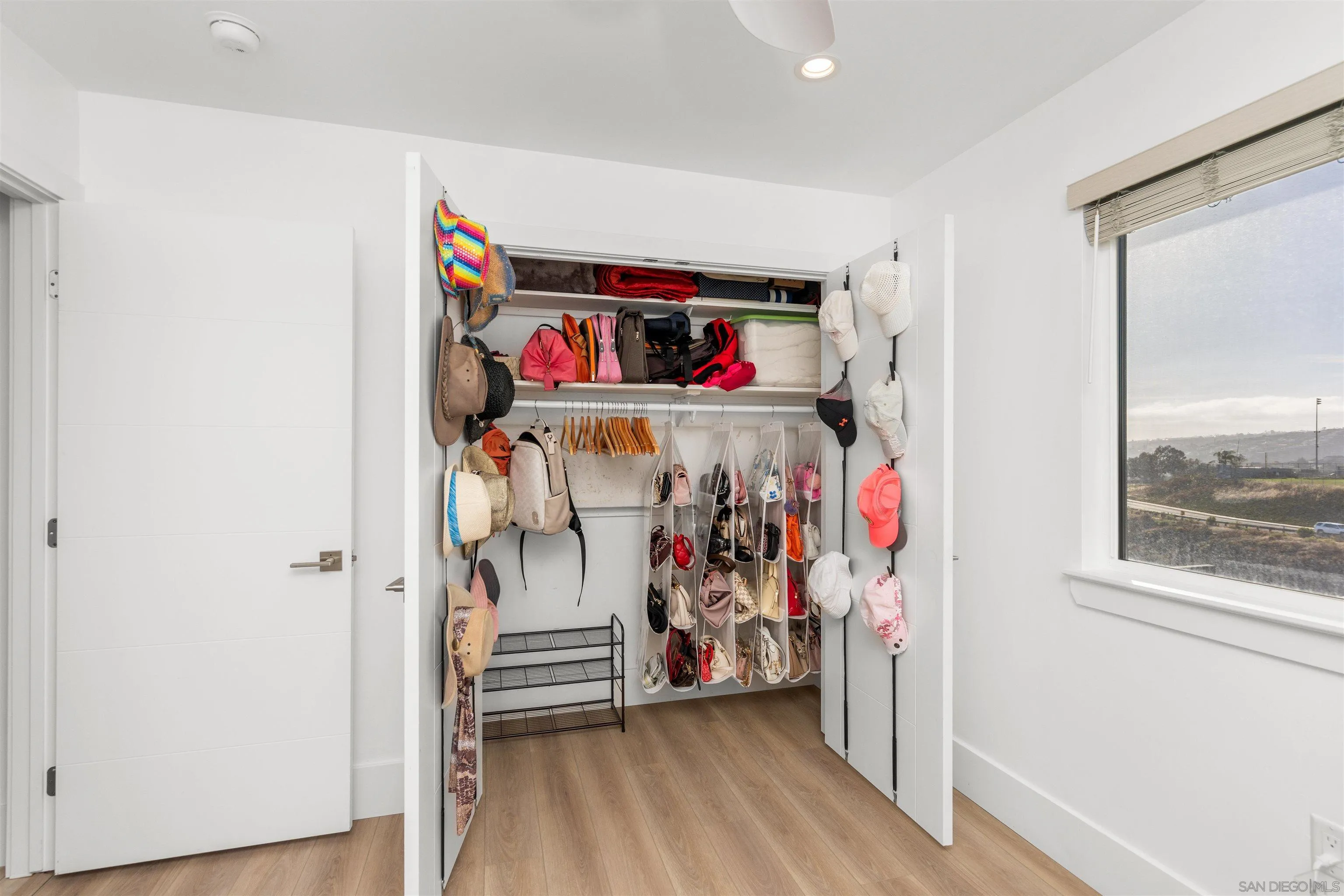 https://cdn.realtyfeed.com/cdn/127/260019091/66db32fbd24bb0b0d2d86a12f640c5ae.webp