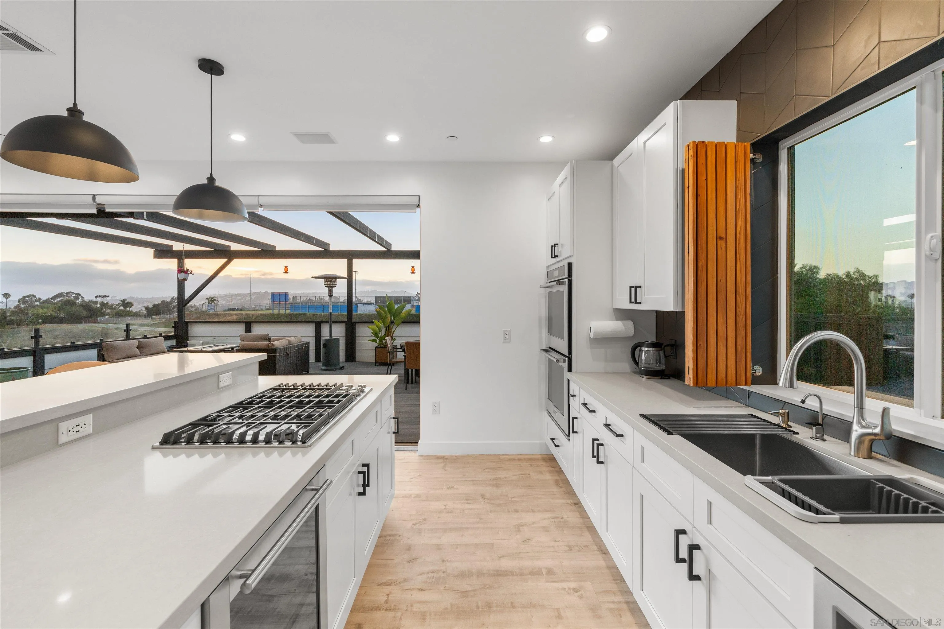 https://cdn.realtyfeed.com/cdn/127/260019091/8b5aeaa4ed17b4c8f743a5f4dbf3fce7.webp