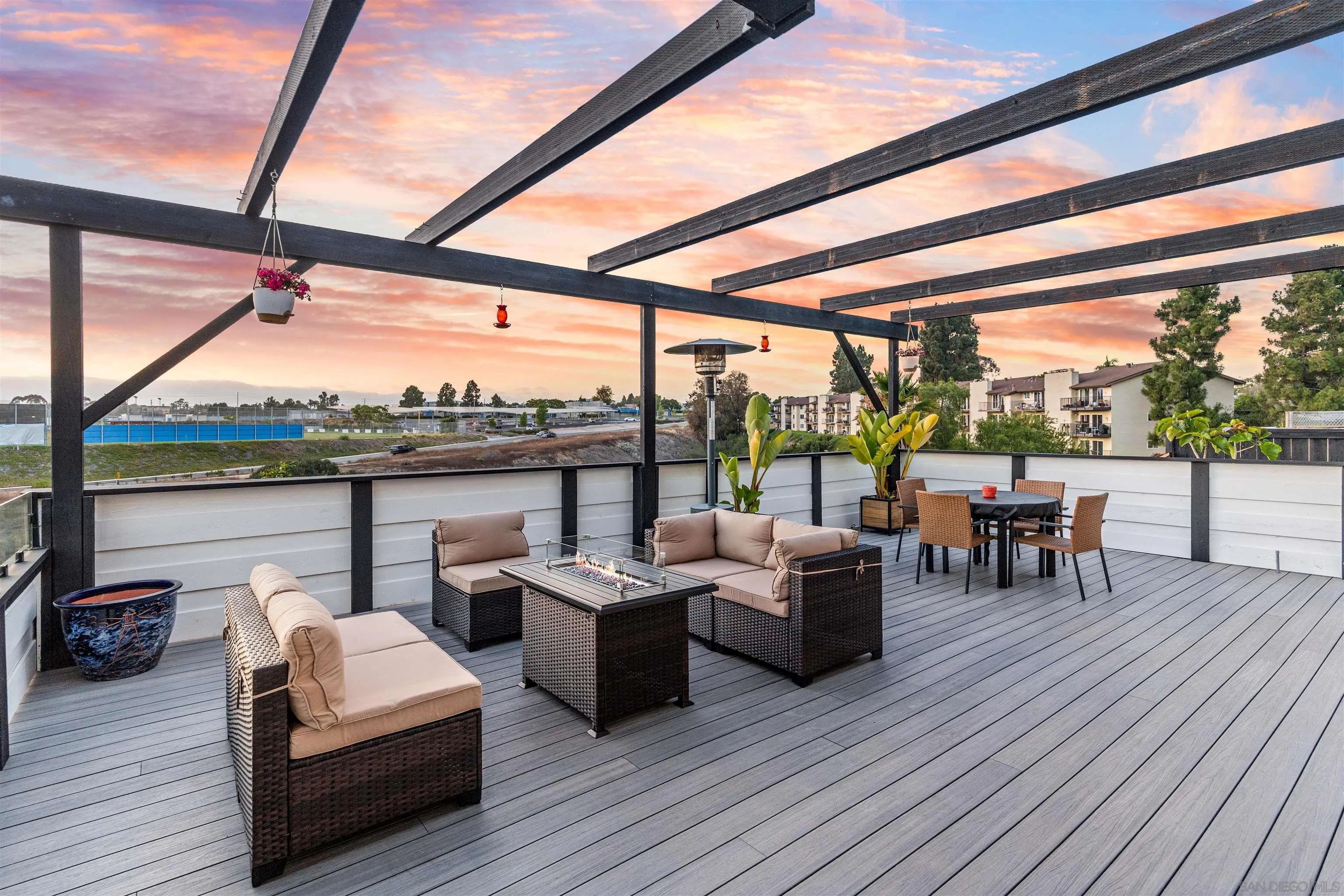 https://cdn.realtyfeed.com/cdn/127/260019091/a96cc39e04338e952b537d658e7d32d7.webp