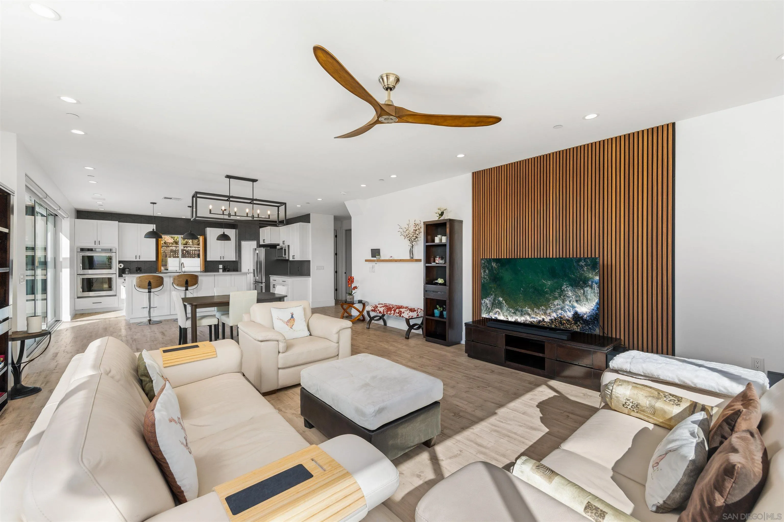https://cdn.realtyfeed.com/cdn/127/260019091/ae2f9c1570db570dc9a13dcb4981f26b.webp