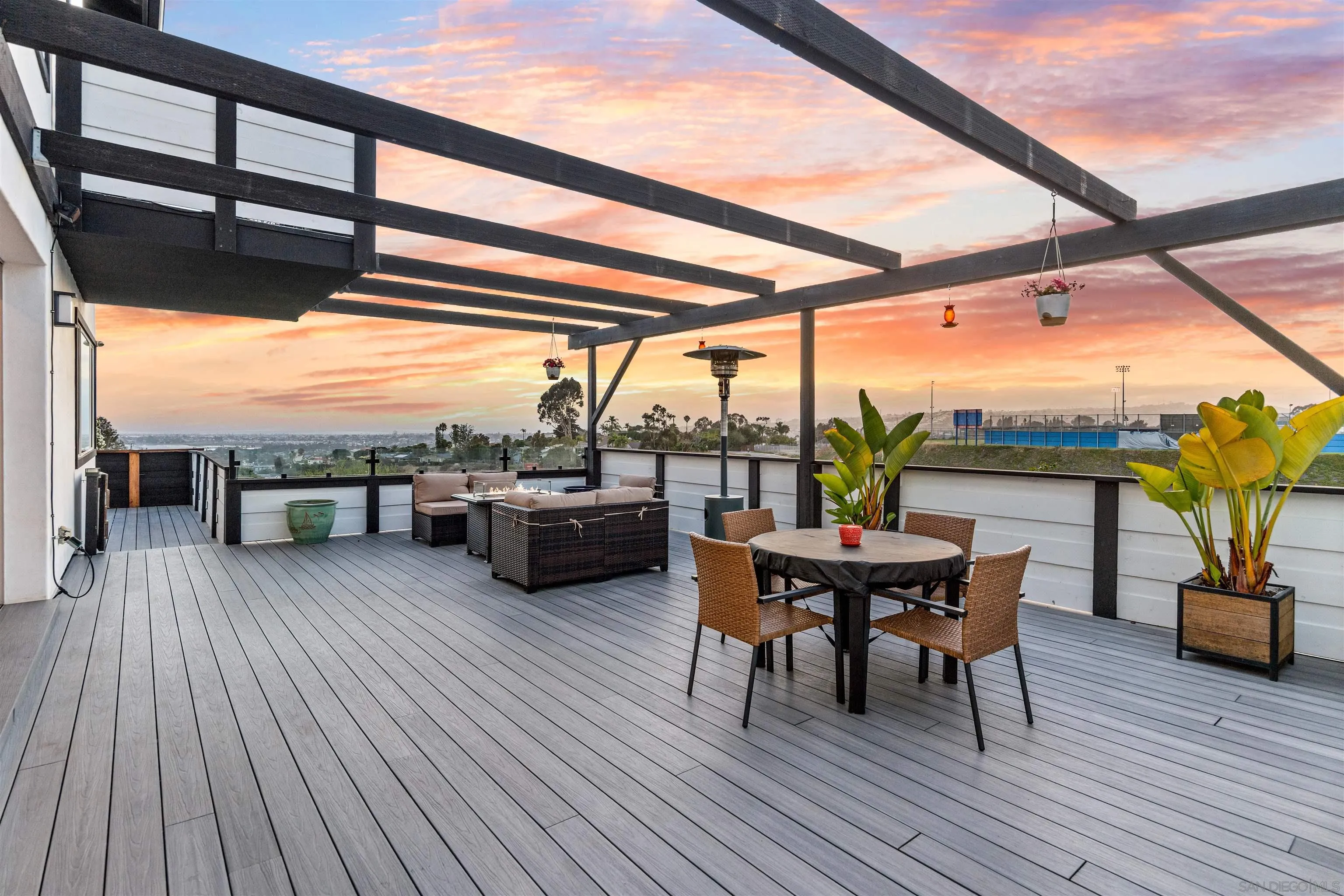https://cdn.realtyfeed.com/cdn/127/260019091/c4325f512ede790405bc0208c7d5f2f5.webp