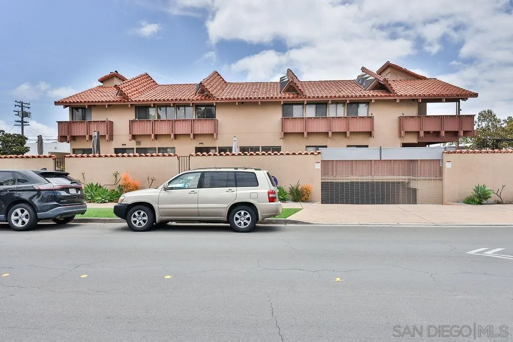 https://cdn.realtyfeed.com/cdn/127/260019094/4d8b3a882b9af910f983df0c773c1288.webp