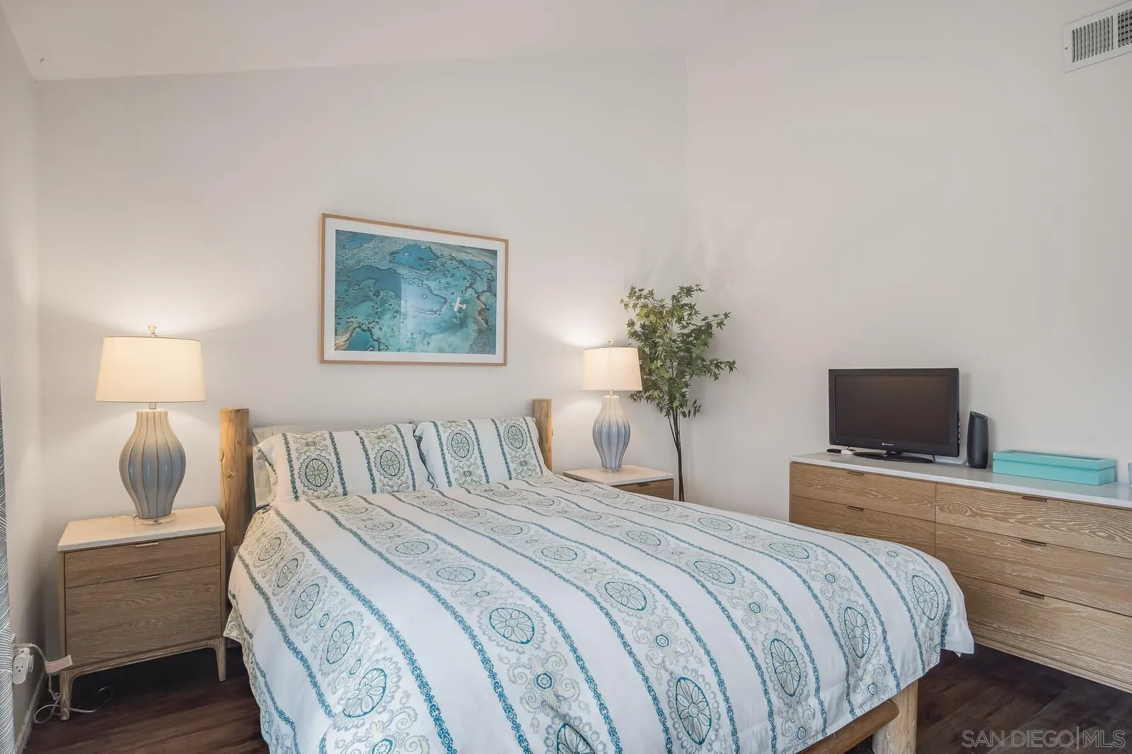 https://cdn.realtyfeed.com/cdn/127/260019098/87260fac3e66821d55a06ade4ec156a9.webp