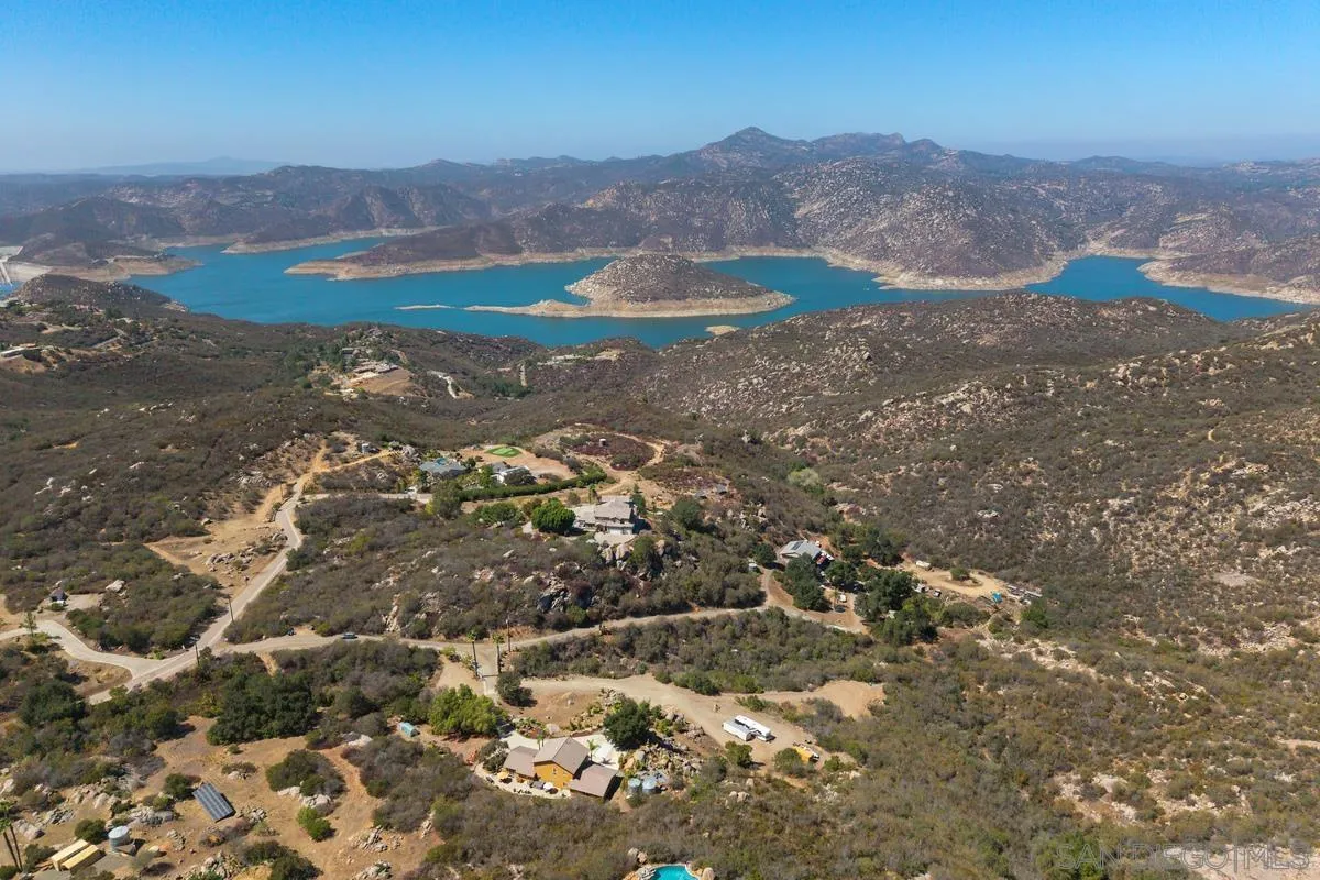 Lakeside, CA 92040
