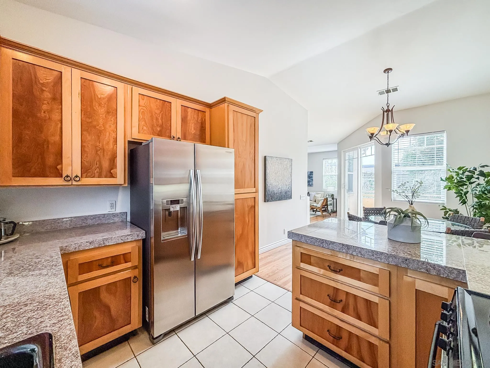 https://cdn.realtyfeed.com/cdn/127/260019101/43a81129a938614224777bdca80f05fd.webp