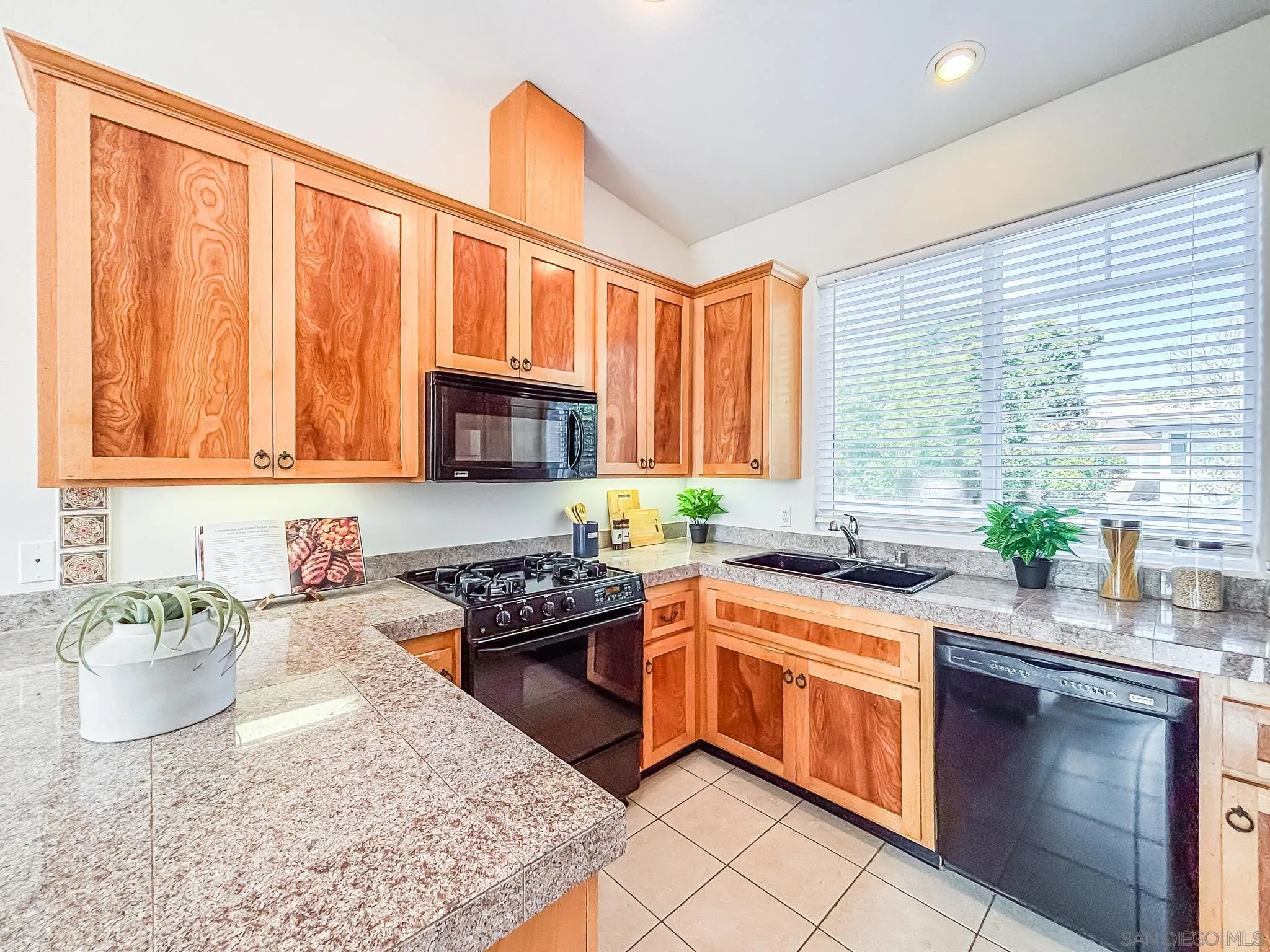 Photo #21: 260019101 Listing: Photo #21