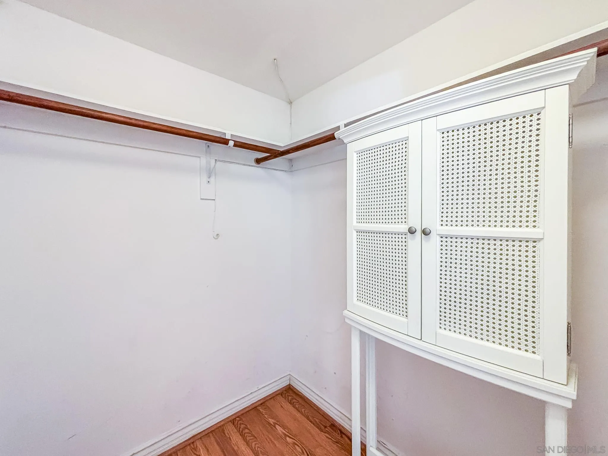 Photo #8: 260019101 Listing: Photo #8