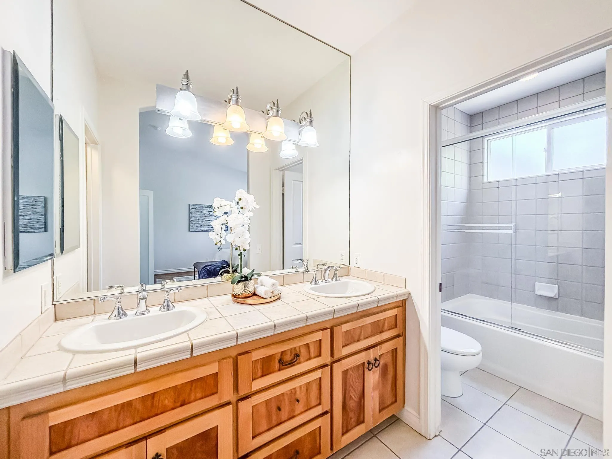 https://cdn.realtyfeed.com/cdn/127/260019101/fbc36d27920892373f507272d366cb1d.webp