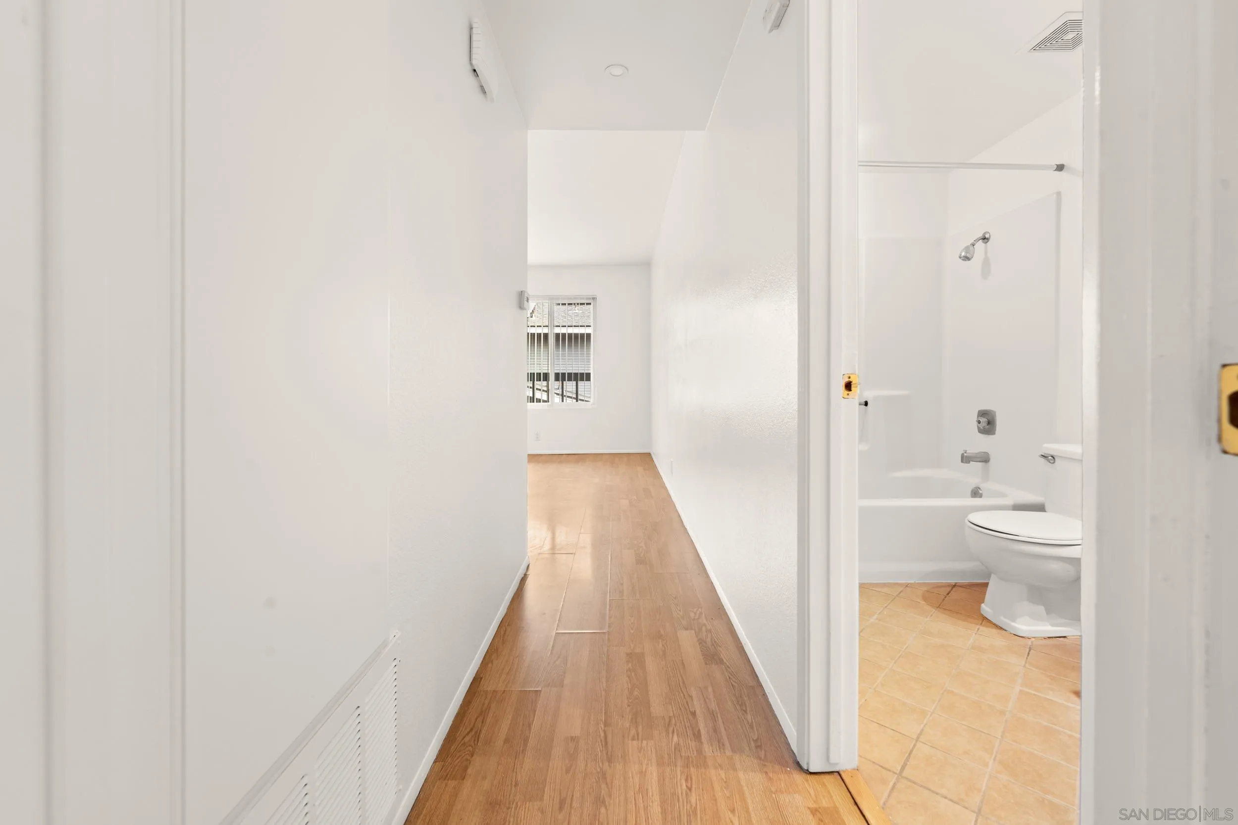 https://cdn.realtyfeed.com/cdn/127/260019102/7502771a3fd2e3add418e8b4d3eab6c2.webp