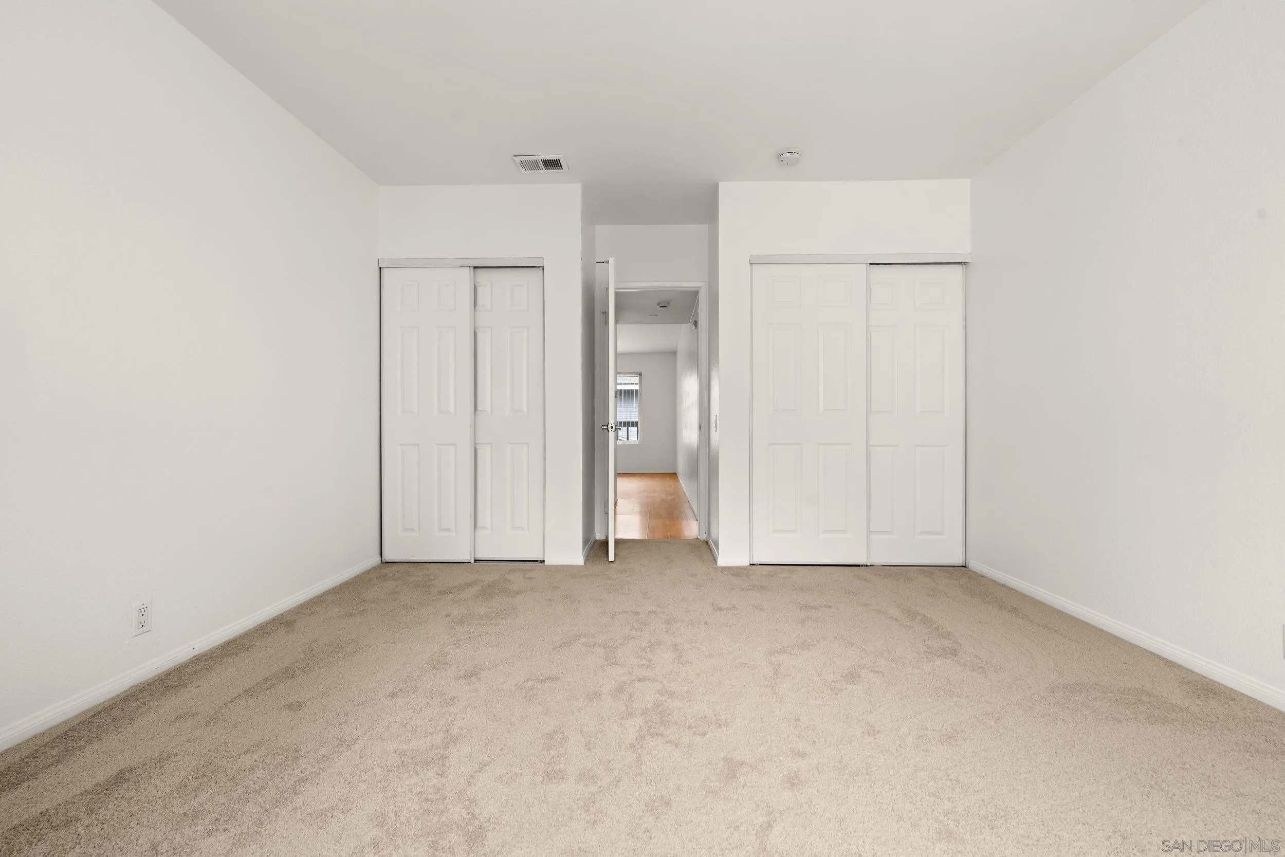 https://cdn.realtyfeed.com/cdn/127/260019102/8c924d196a8005169f311bd1ff794ebb.webp