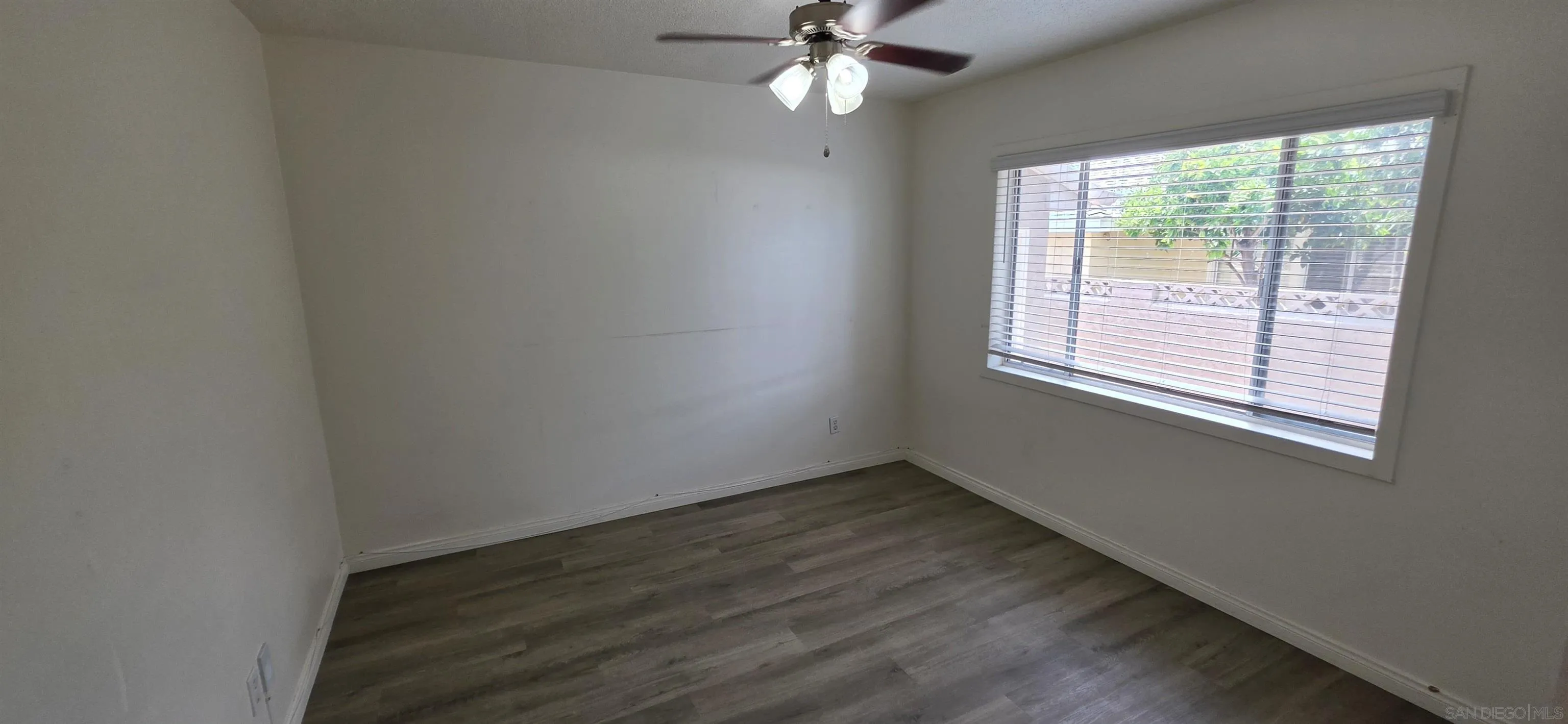 https://cdn.realtyfeed.com/cdn/127/260019104/5e514fd3b6bde4f5656e65bed31767c5.webp