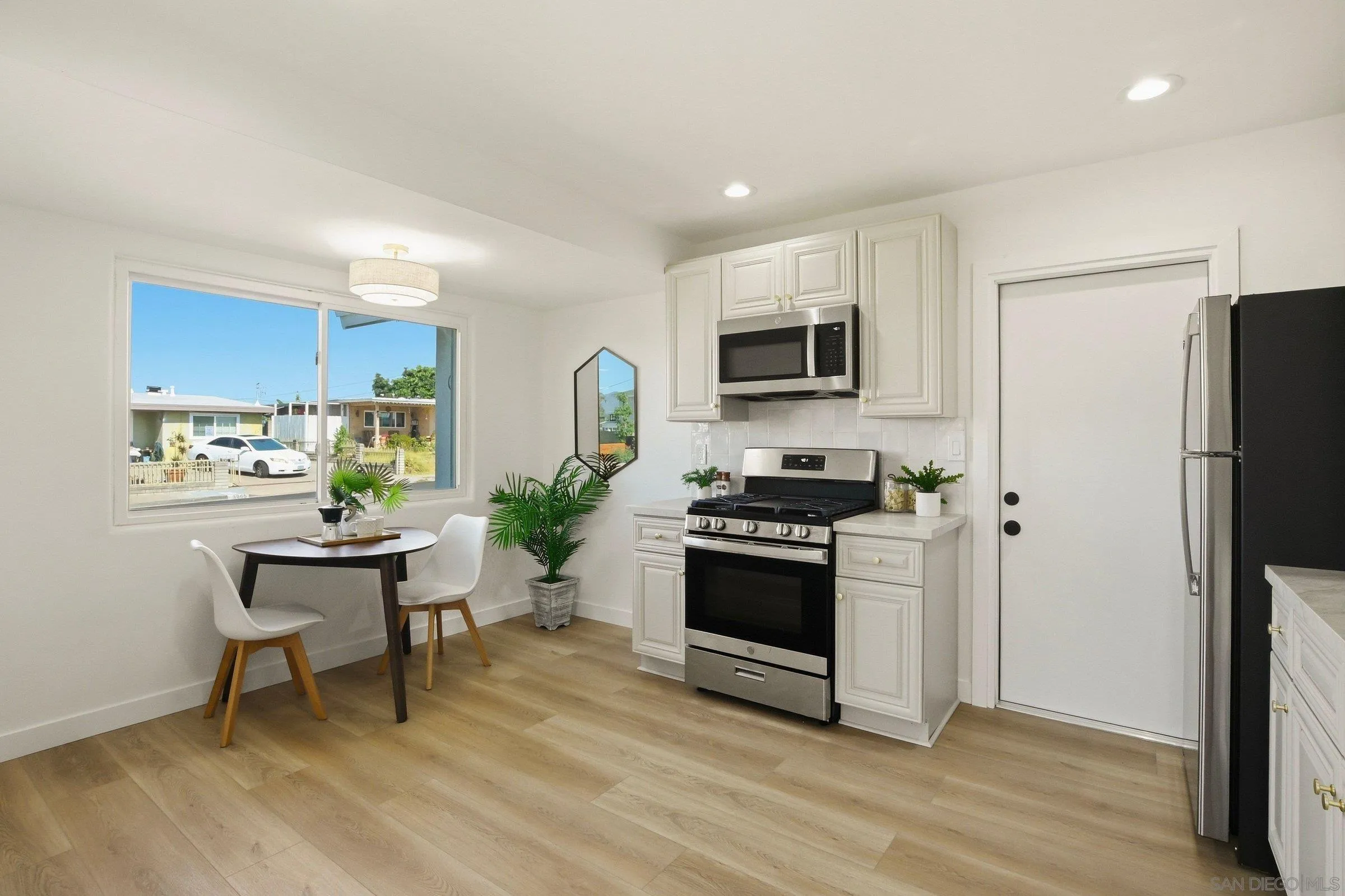 https://cdn.realtyfeed.com/cdn/127/260019106/9ea6c68a032c0792c05328f253888895.webp