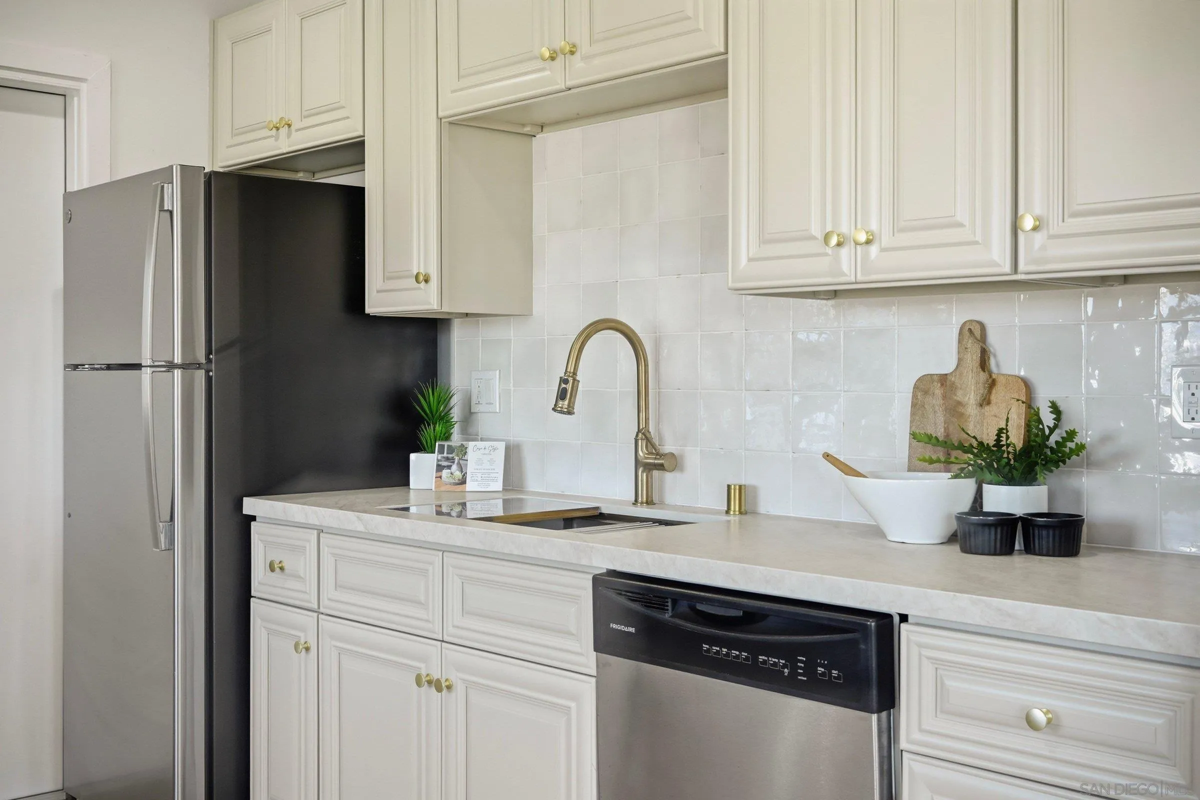 https://cdn.realtyfeed.com/cdn/127/260019106/a2af160c6a9b4b1eabc2f307608626a8.webp