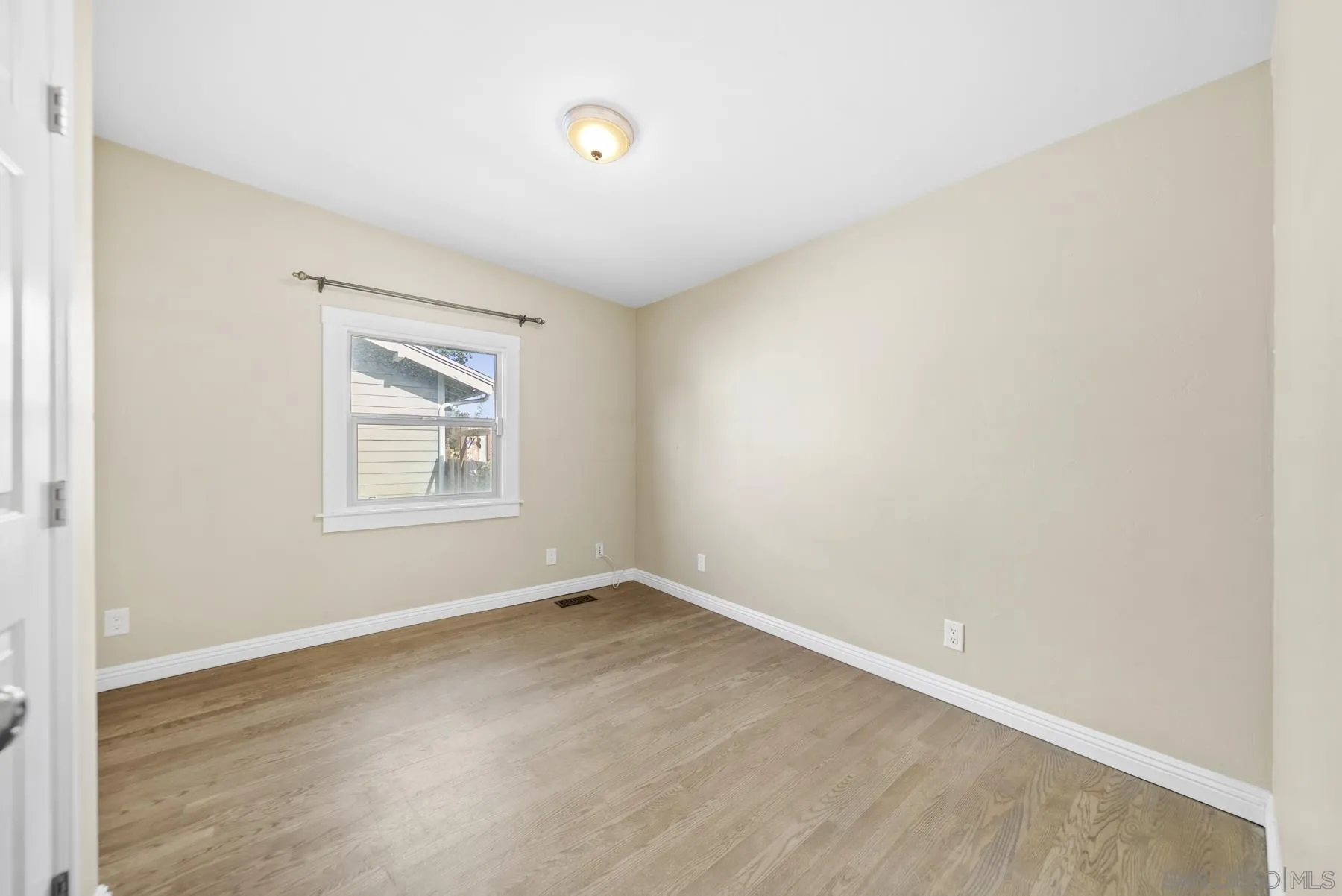 https://cdn.realtyfeed.com/cdn/127/260019113/ed1aaa01775982553b1cfb38bbda3f00.webp