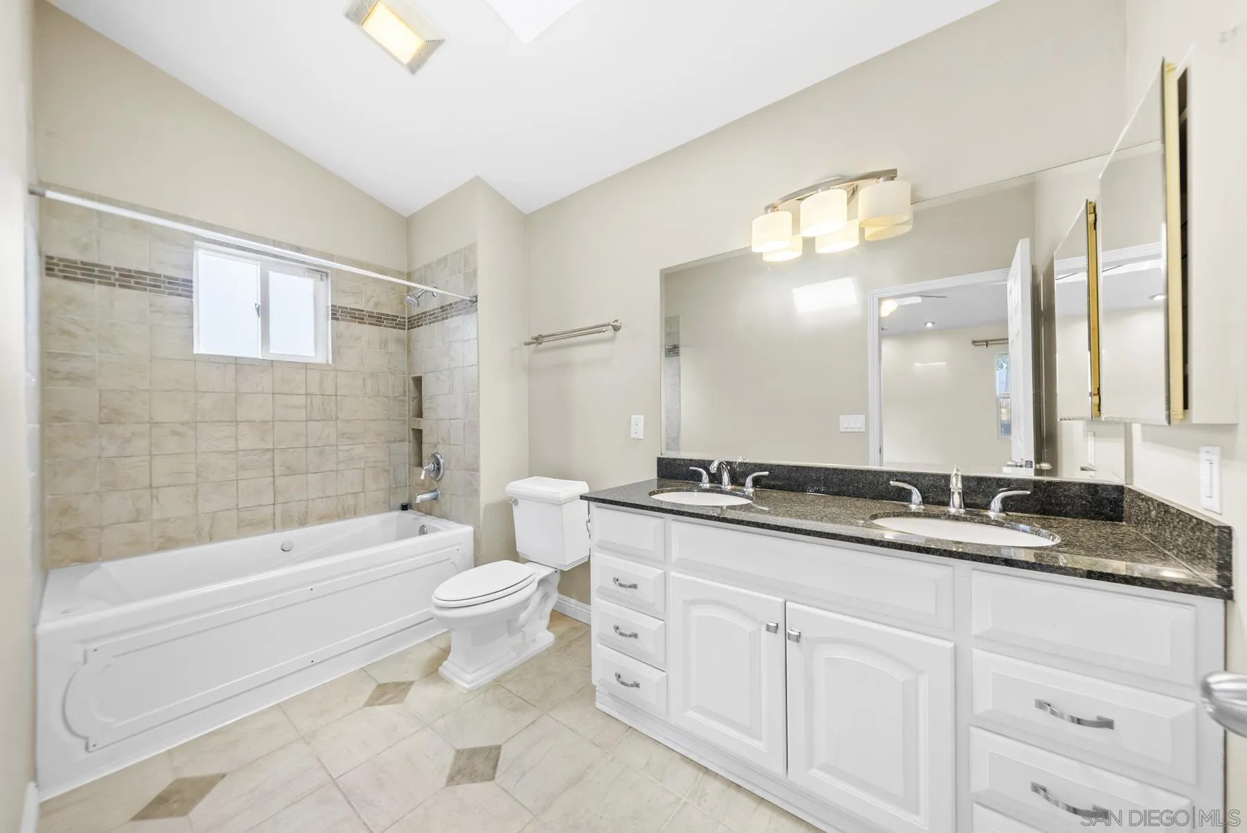 https://cdn.realtyfeed.com/cdn/127/260019113/ede755a8a9f9b34a2f1ceaed182d7272.webp