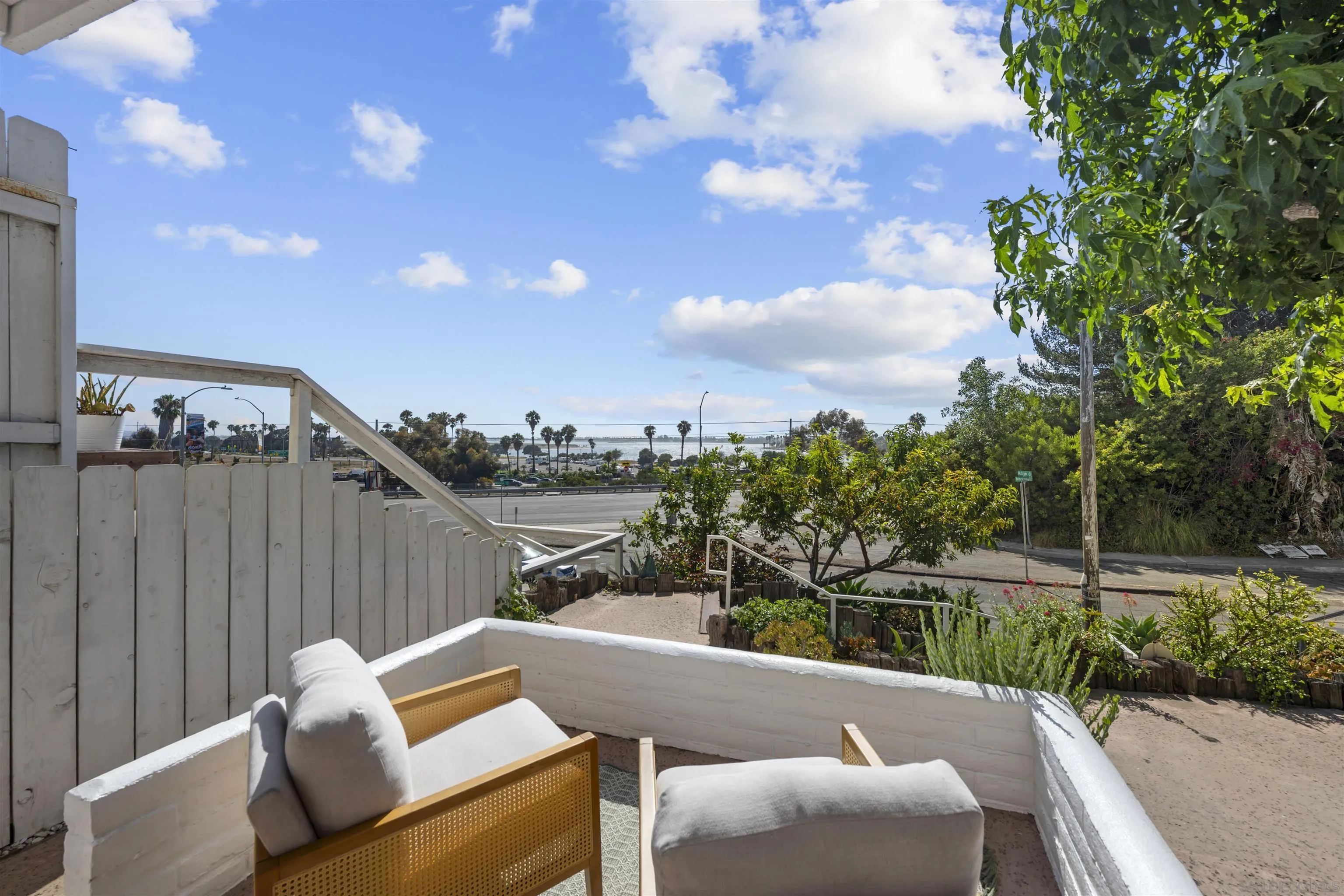 https://cdn.realtyfeed.com/cdn/127/260019116/0c473028b052d07e5209a3ddab12f0d2.webp